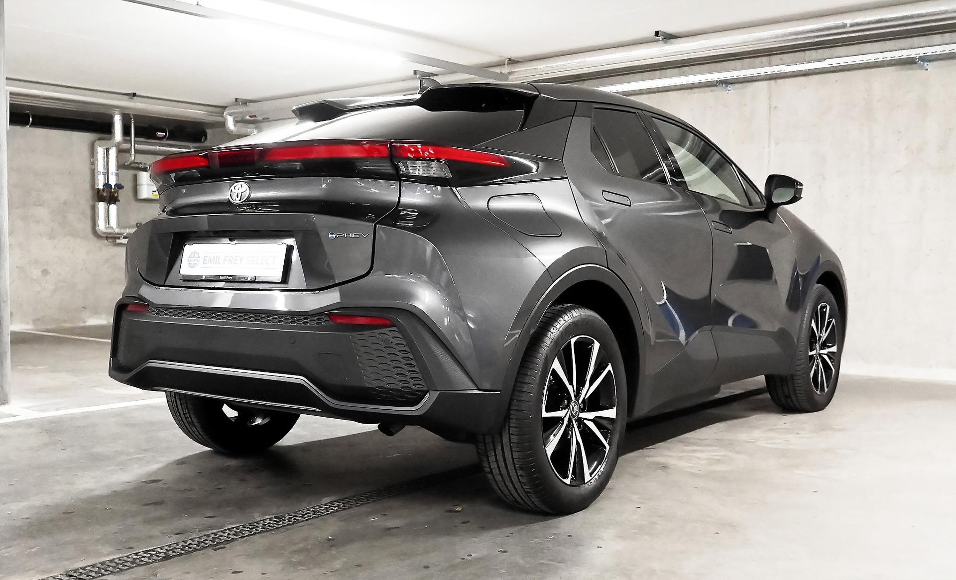 TOYOTA C-HR 2.0 PHEV Swiss Edition-image-12