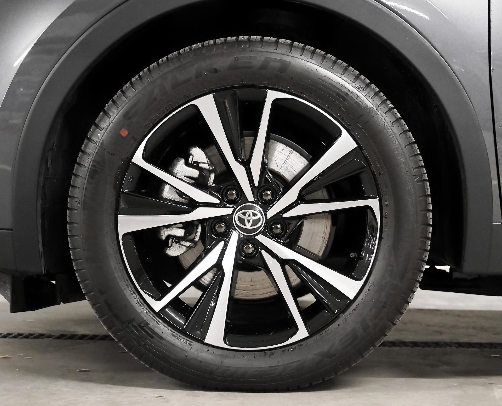 TOYOTA C-HR 2.0 PHEV Swiss Edition-image-13