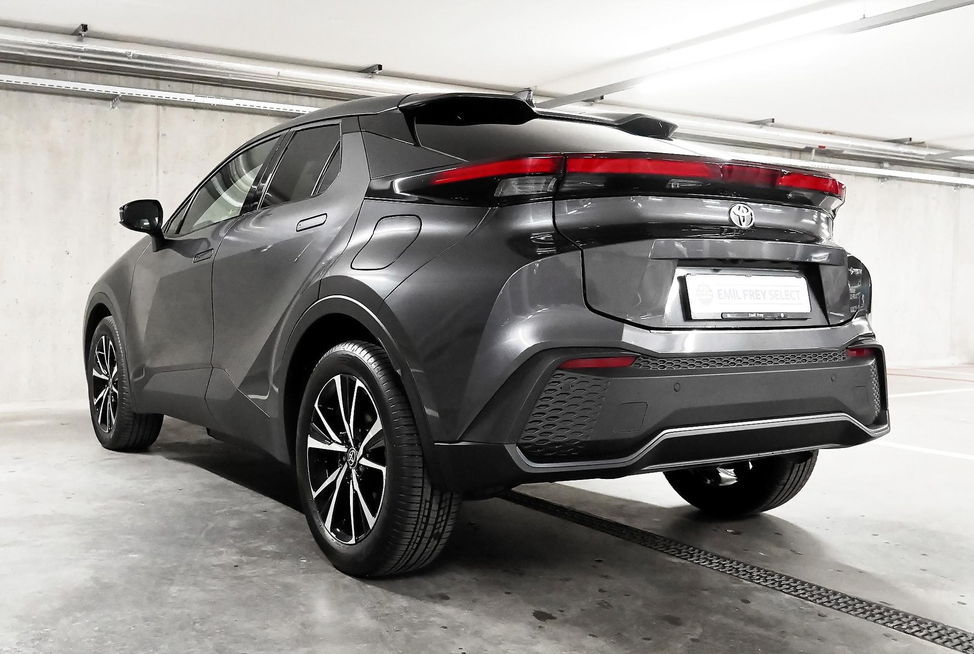 TOYOTA C-HR 2.0 PHEV Swiss Edition-image-11