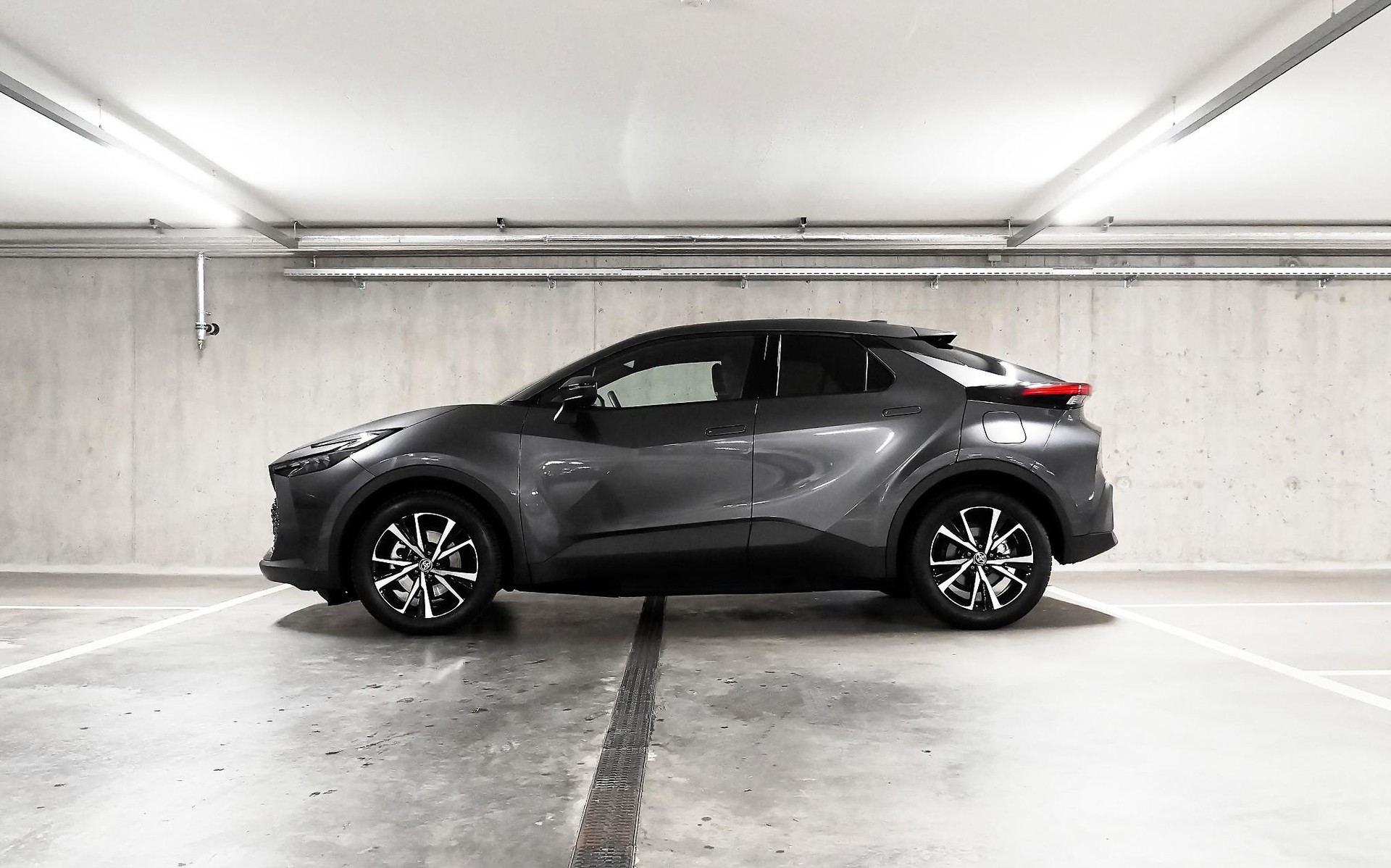 TOYOTA C-HR 2.0 PHEV Swiss Edition-image-3