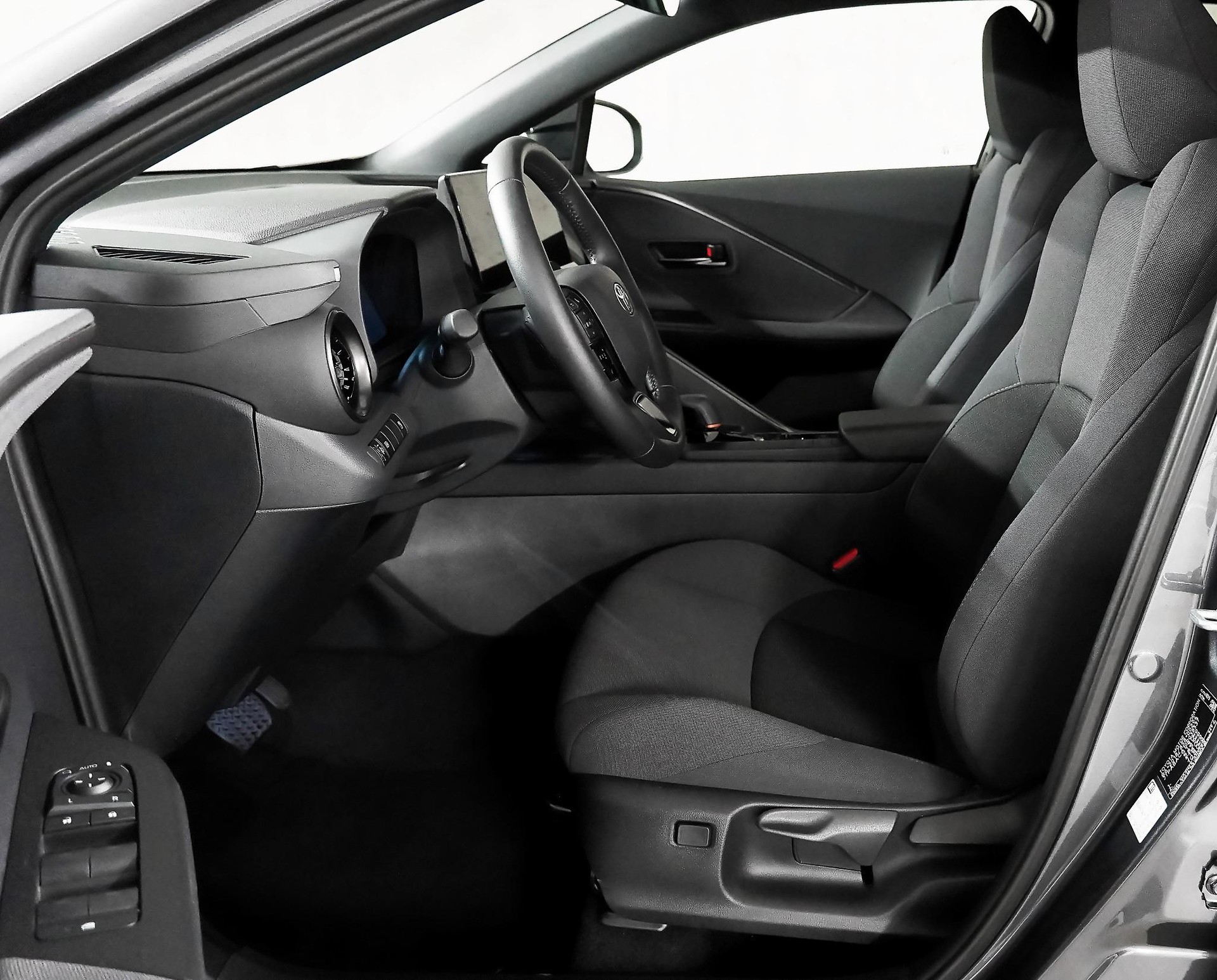 TOYOTA C-HR 2.0 PHEV Swiss Edition-image-2