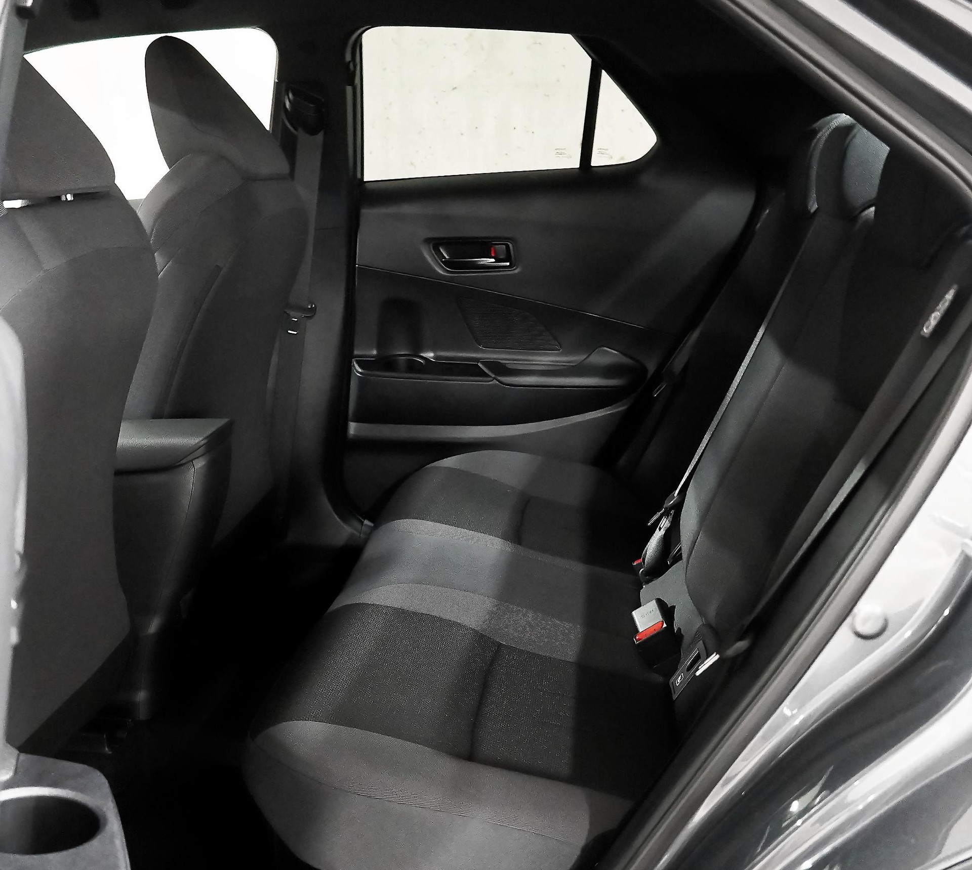 TOYOTA C-HR 2.0 PHEV Swiss Edition-image-7