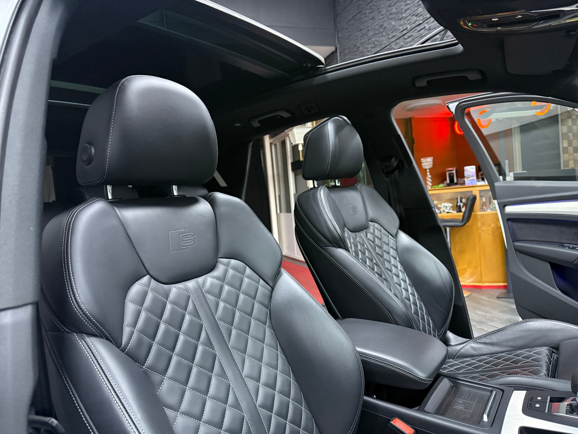 AUDI Q5 2.0 TDI sport quattro S-tronic / Vollausstattung / CH Fz 1 Hand-image-16