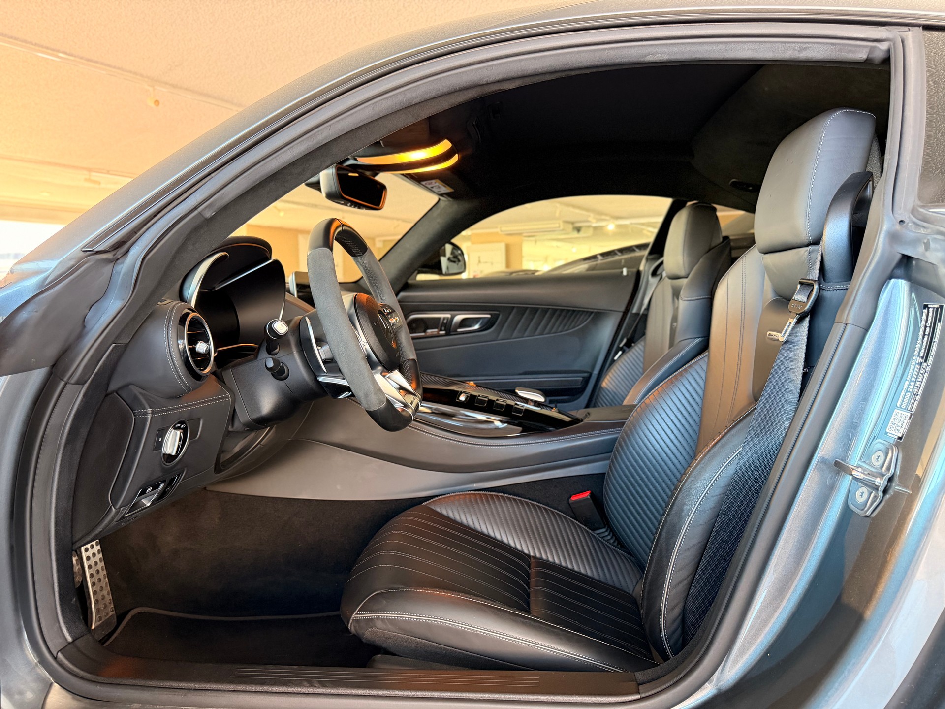 MERCEDES-BENZ AMG GT C Speedshift DCT-image-16