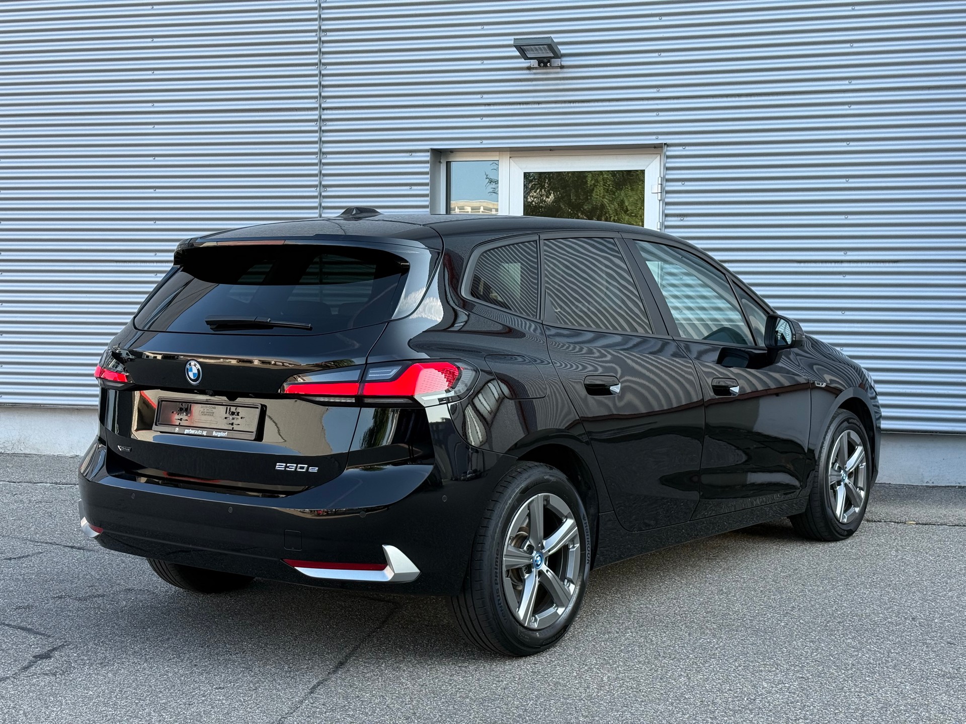 BMW 230e xDrive Active Tourer-image-2