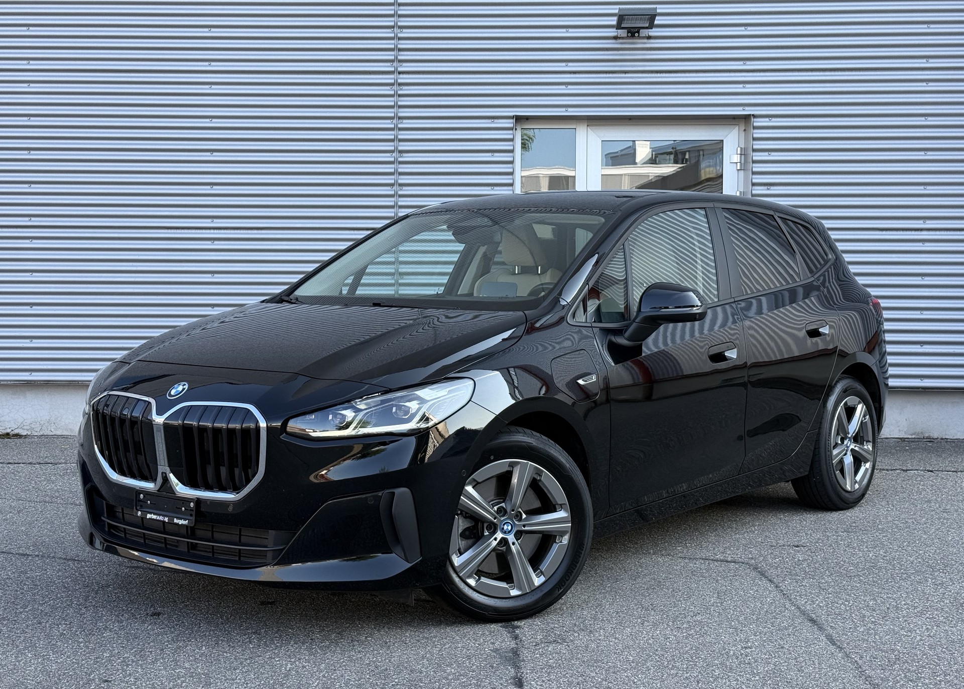 BMW 230e xDrive Active Tourer-image-0
