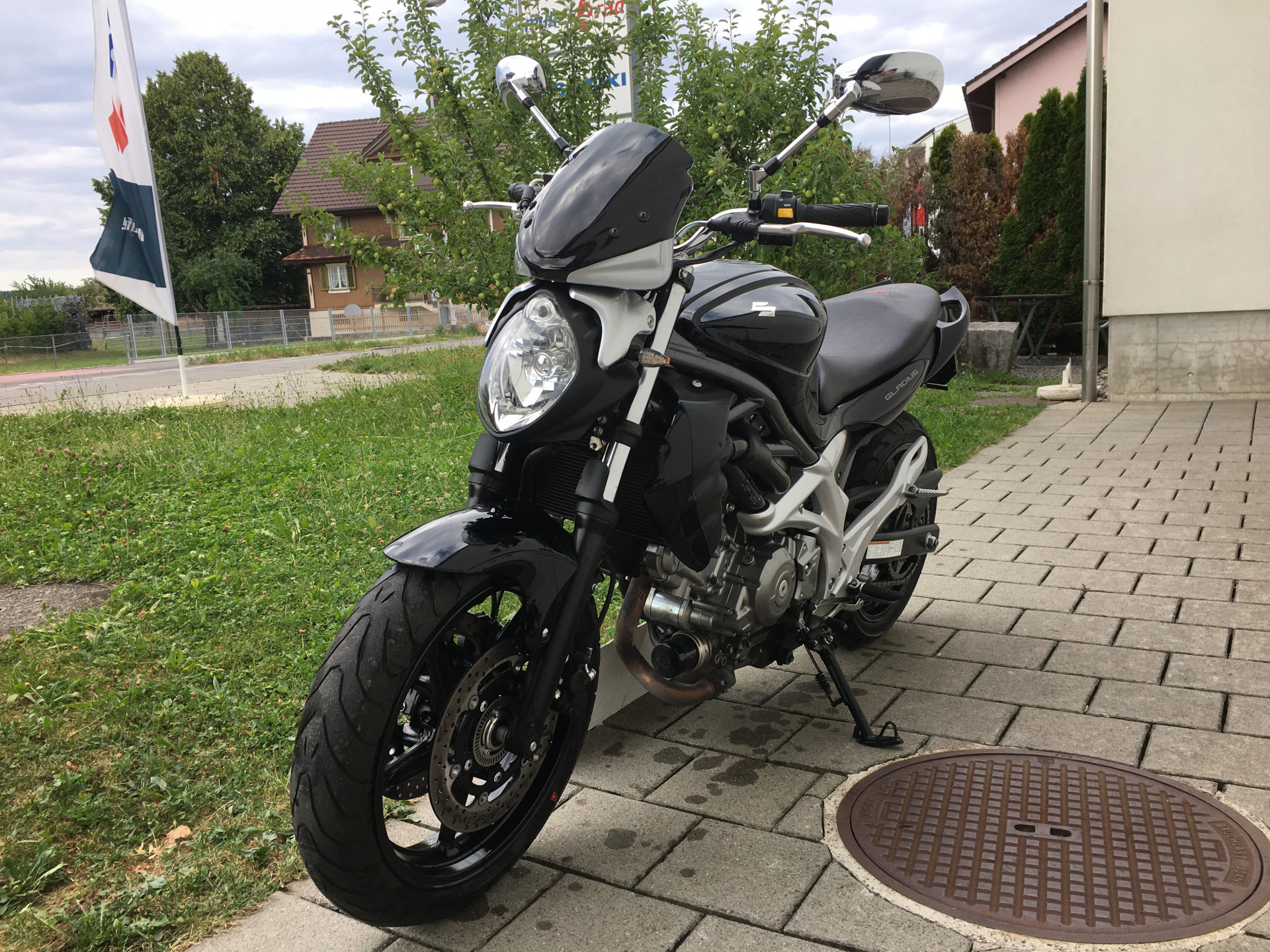 SUZUKI SFV 650 Gladius-showroom-element-1