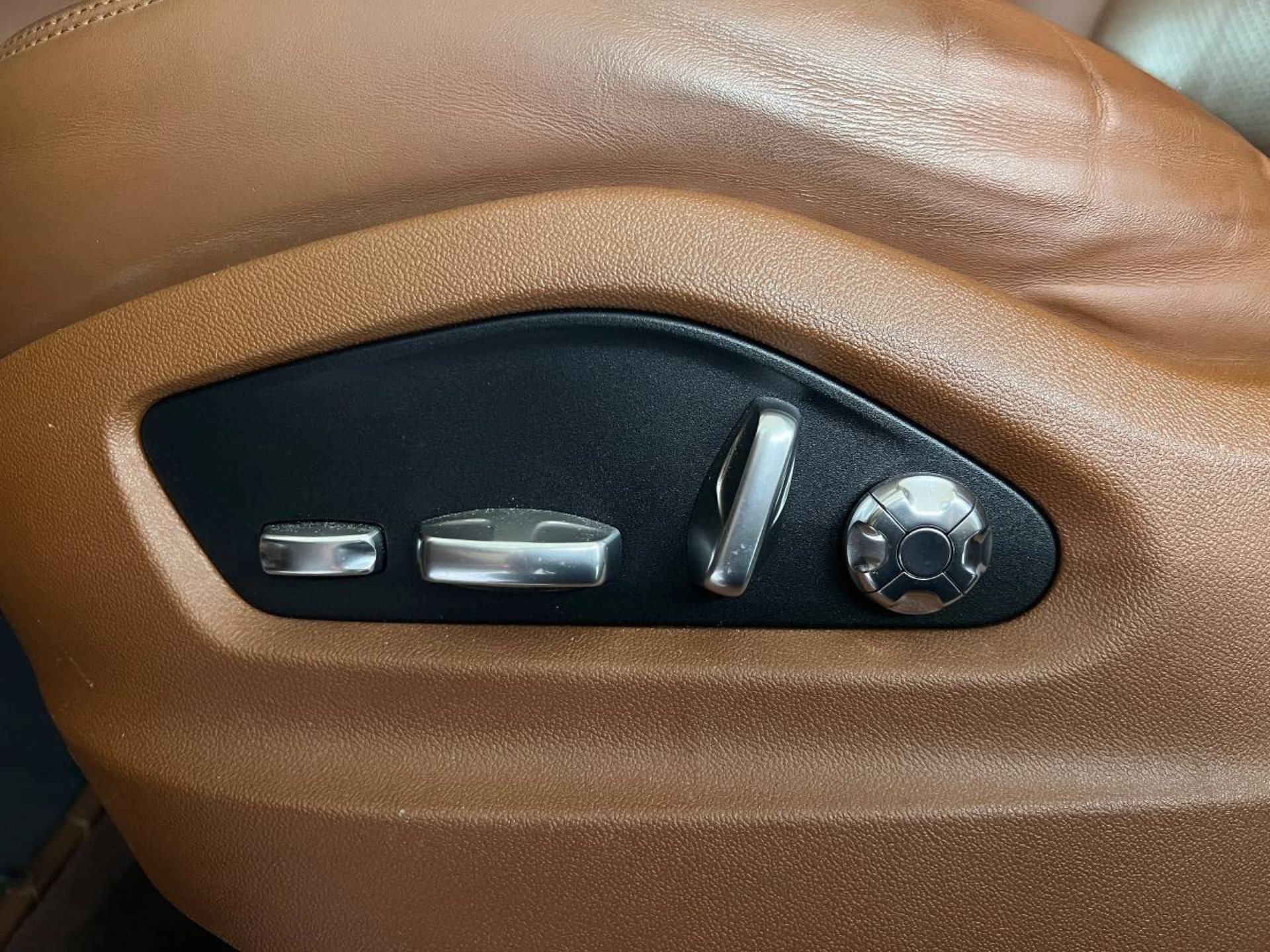 PORSCHE Cayenne S-image-21