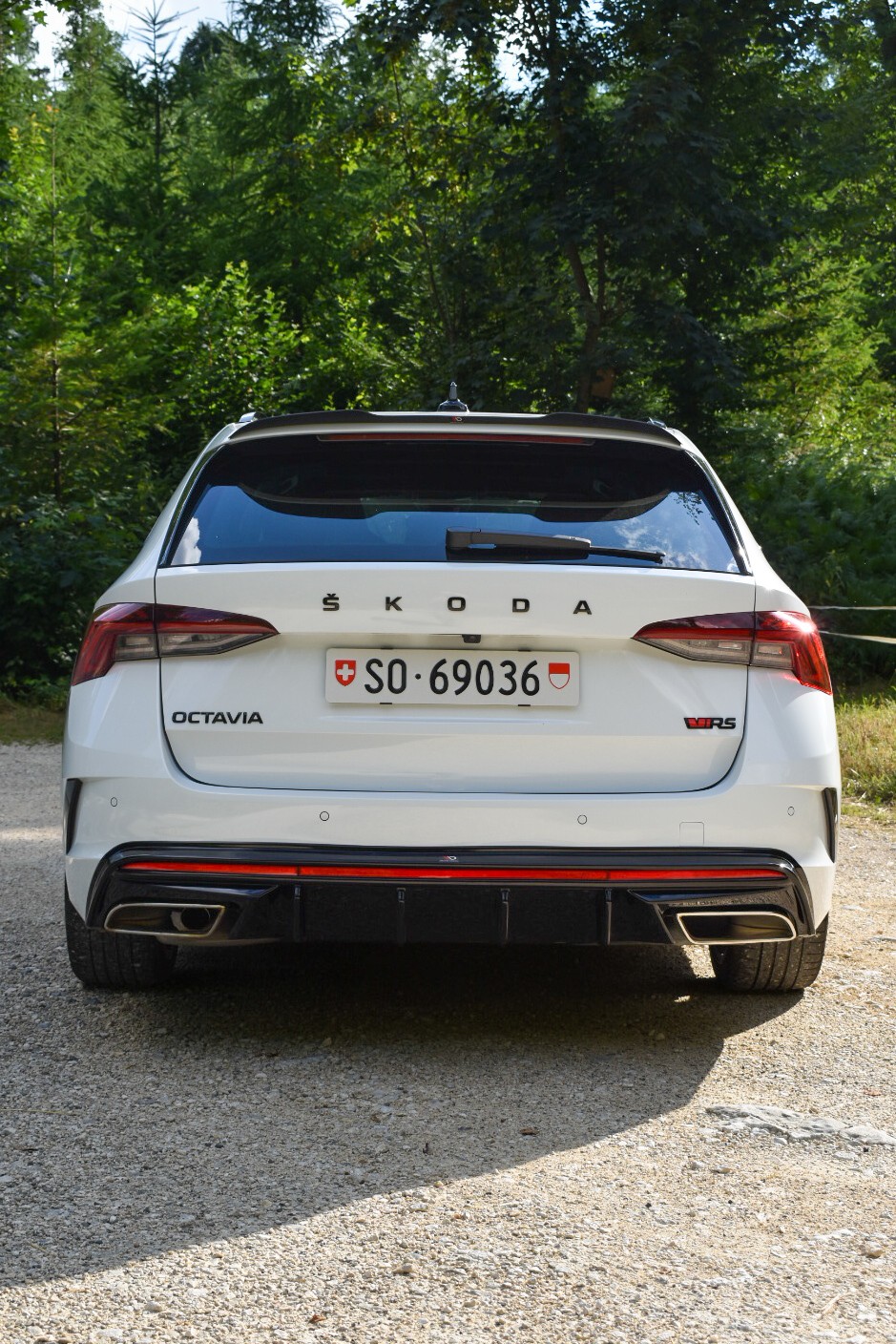 SKODA 2.0 TDI RS 4x4 DSG-image-2