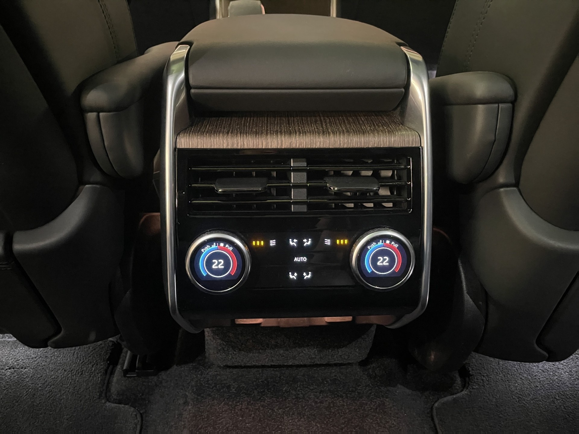 LAND ROVER Range Rover 3.0 D I6 350 Autobiography-image-12