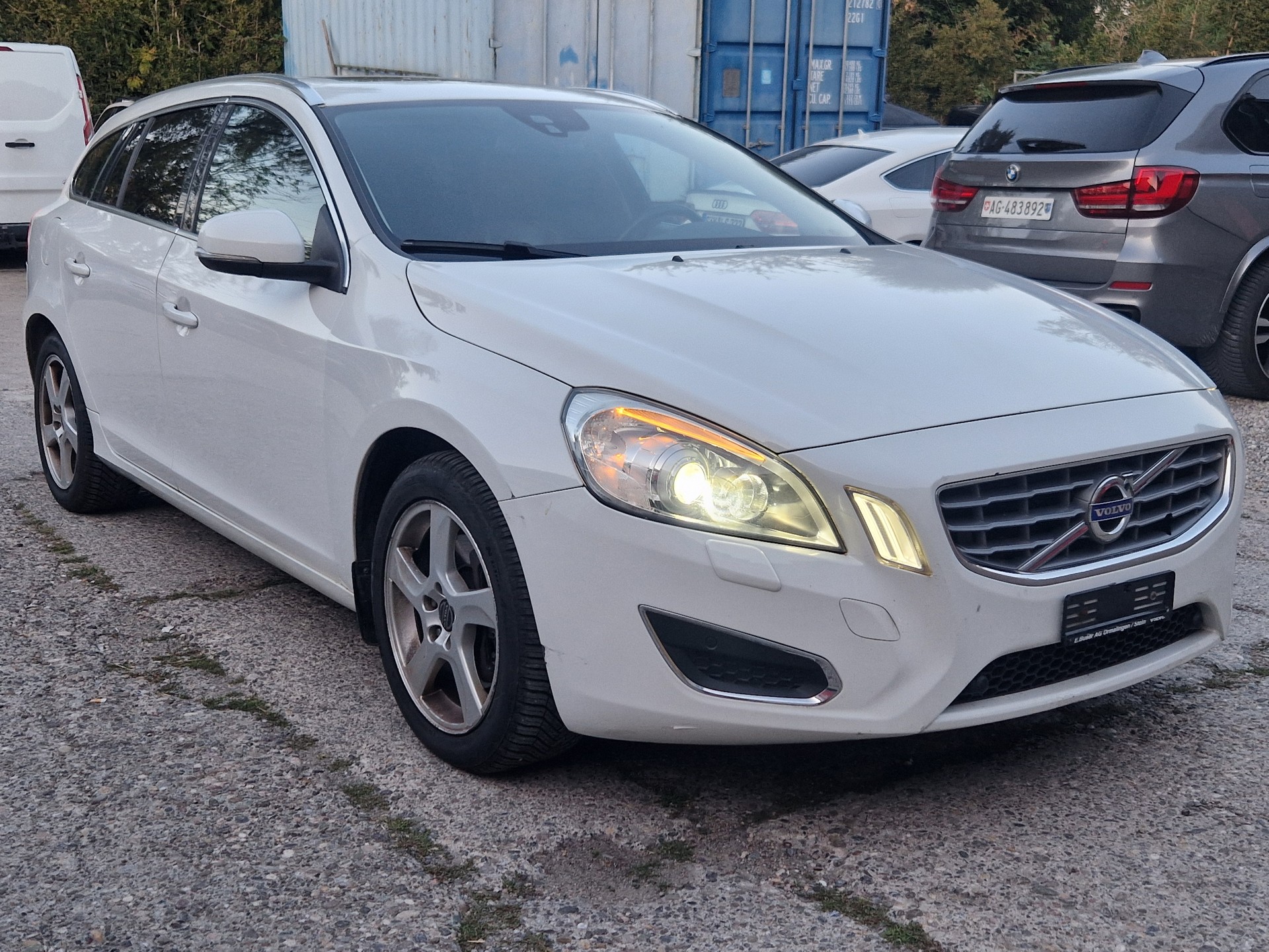 VOLVO V60 T5 R-Design Powershift-image-2