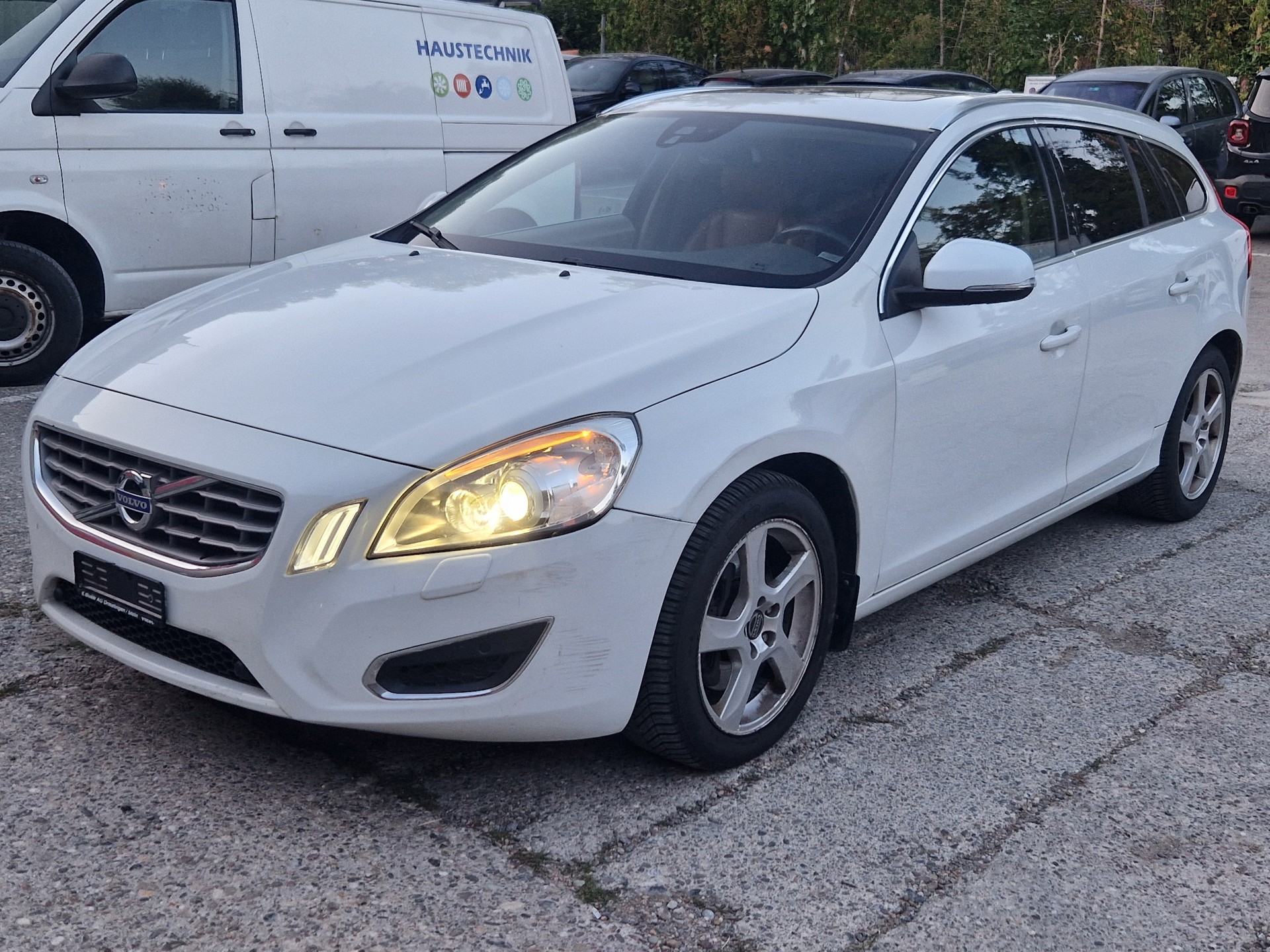 VOLVO V60 T5 R-Design Powershift-image-0