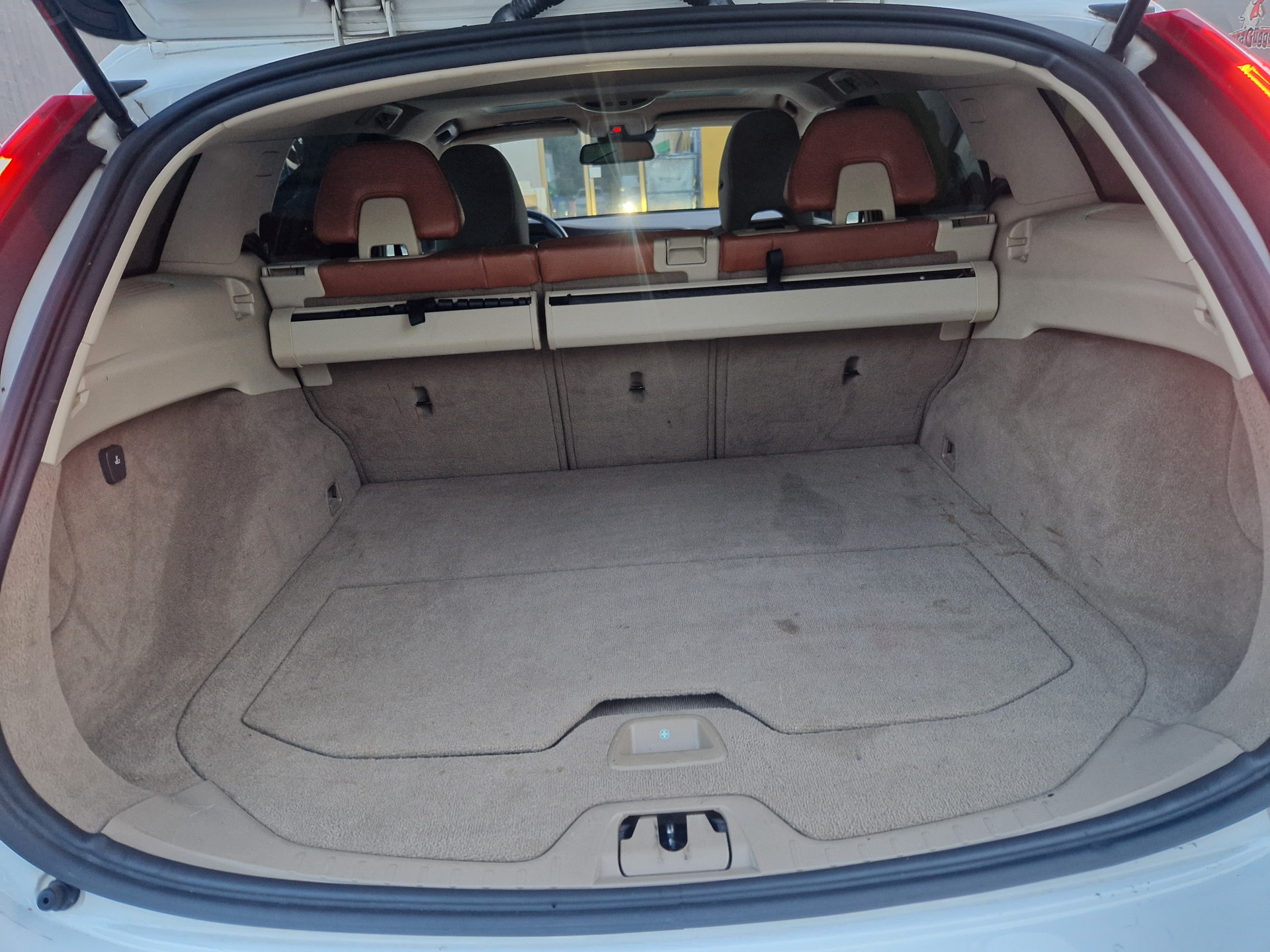 VOLVO V60 T5 R-Design Powershift-image-9