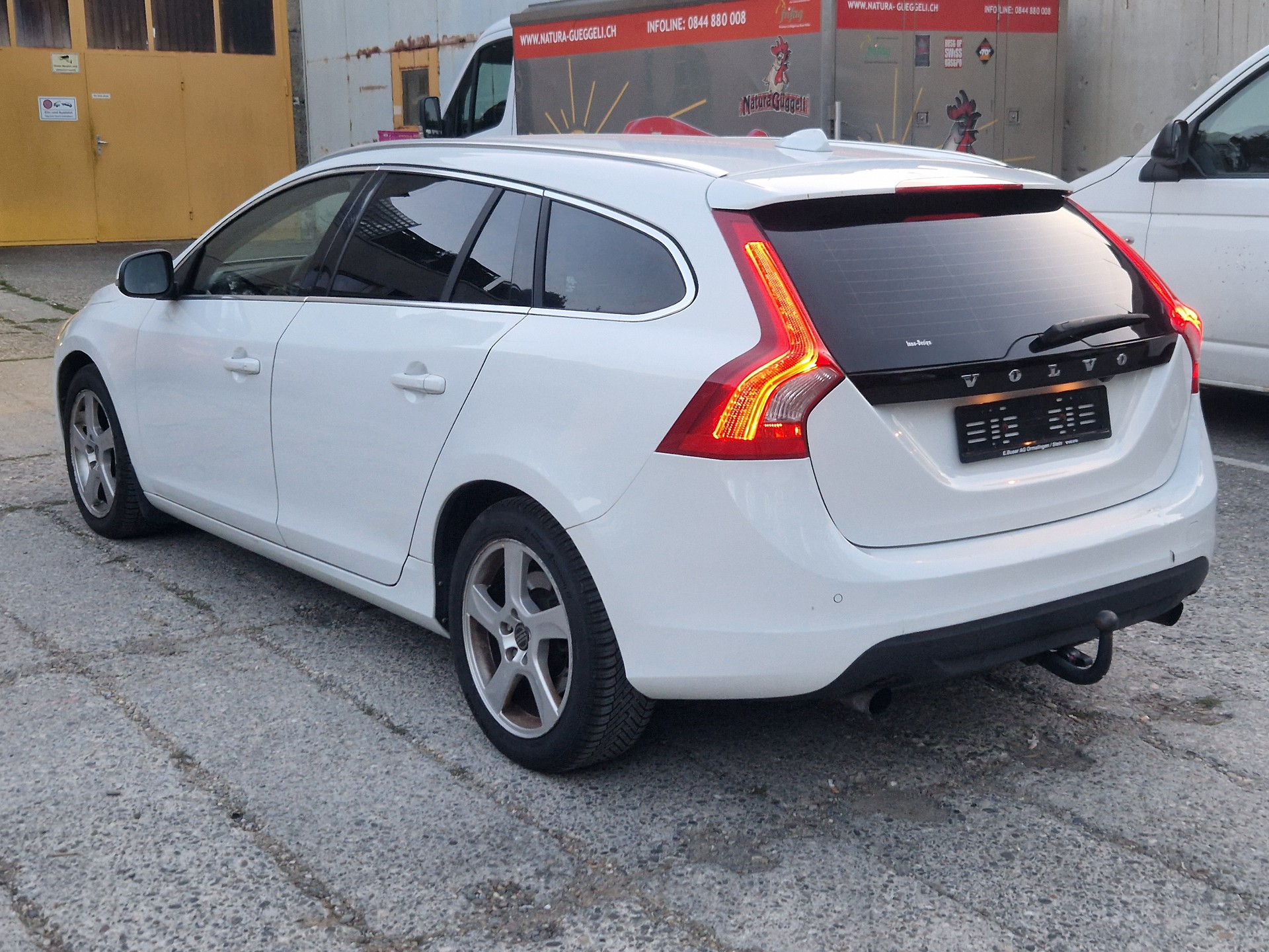 VOLVO V60 T5 R-Design Powershift-image-6