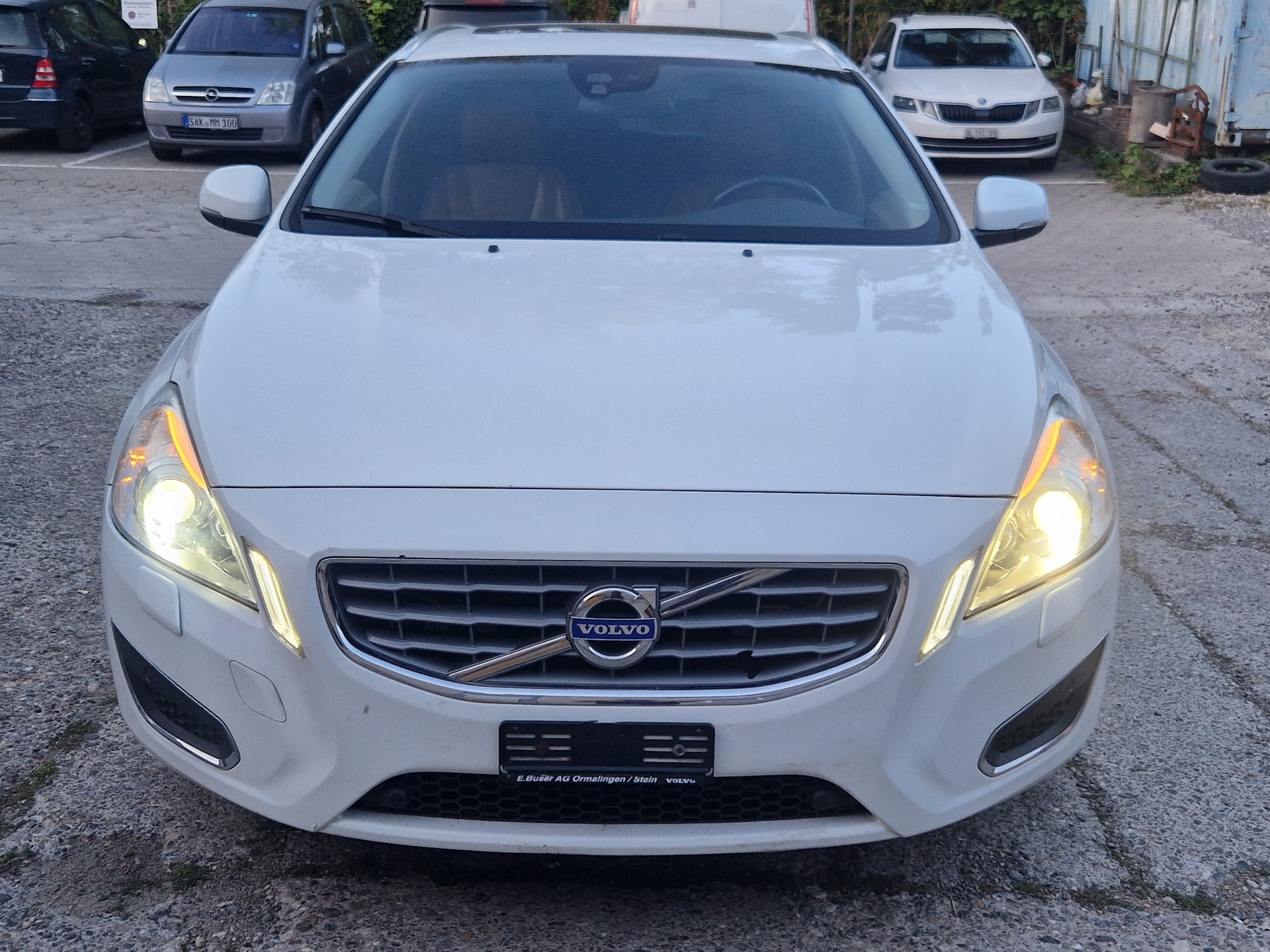 VOLVO V60 T5 R-Design Powershift-image-1