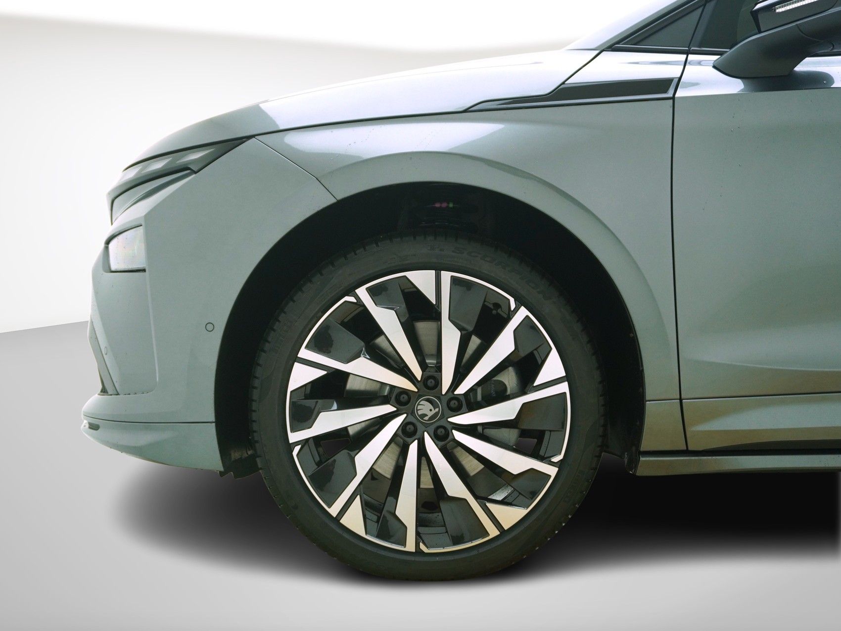 SKODA Enyaq iV 85x SportLine MAXX-image-9