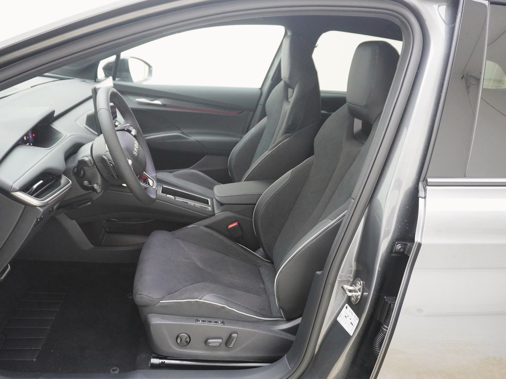 SKODA Enyaq iV 85x SportLine MAXX-image-12