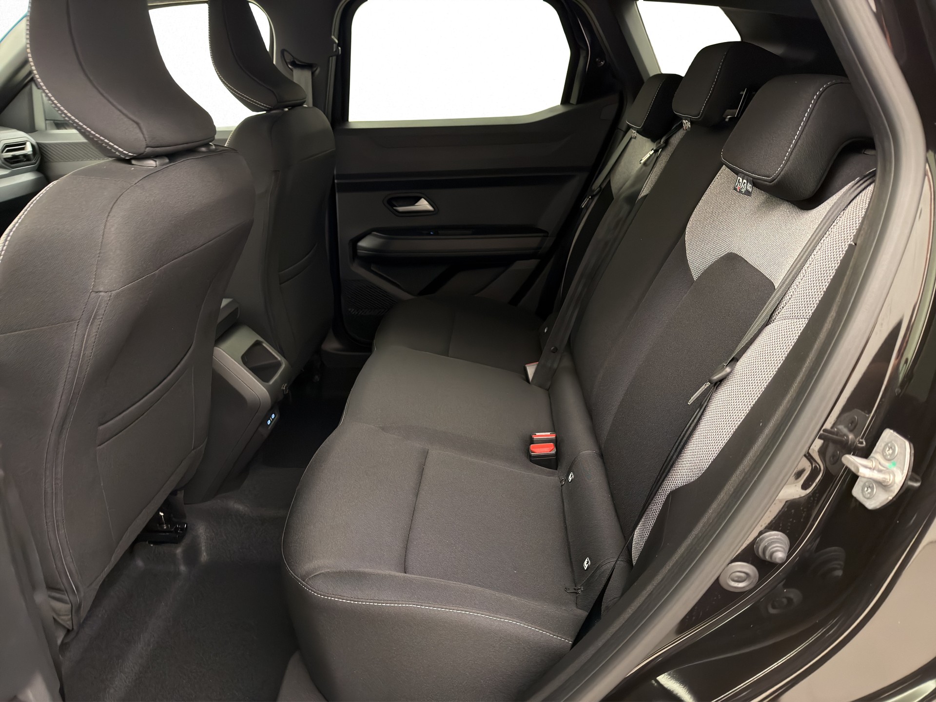 DACIA Duster 1.8 Hybrid Journey-image-11