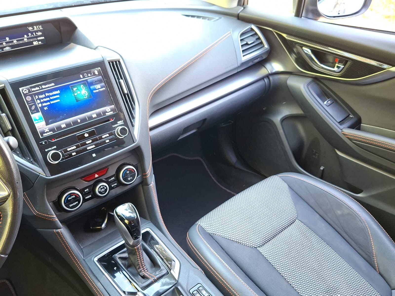 SUBARU XV 2.0 Luxury AWD Lineartronic-image-13