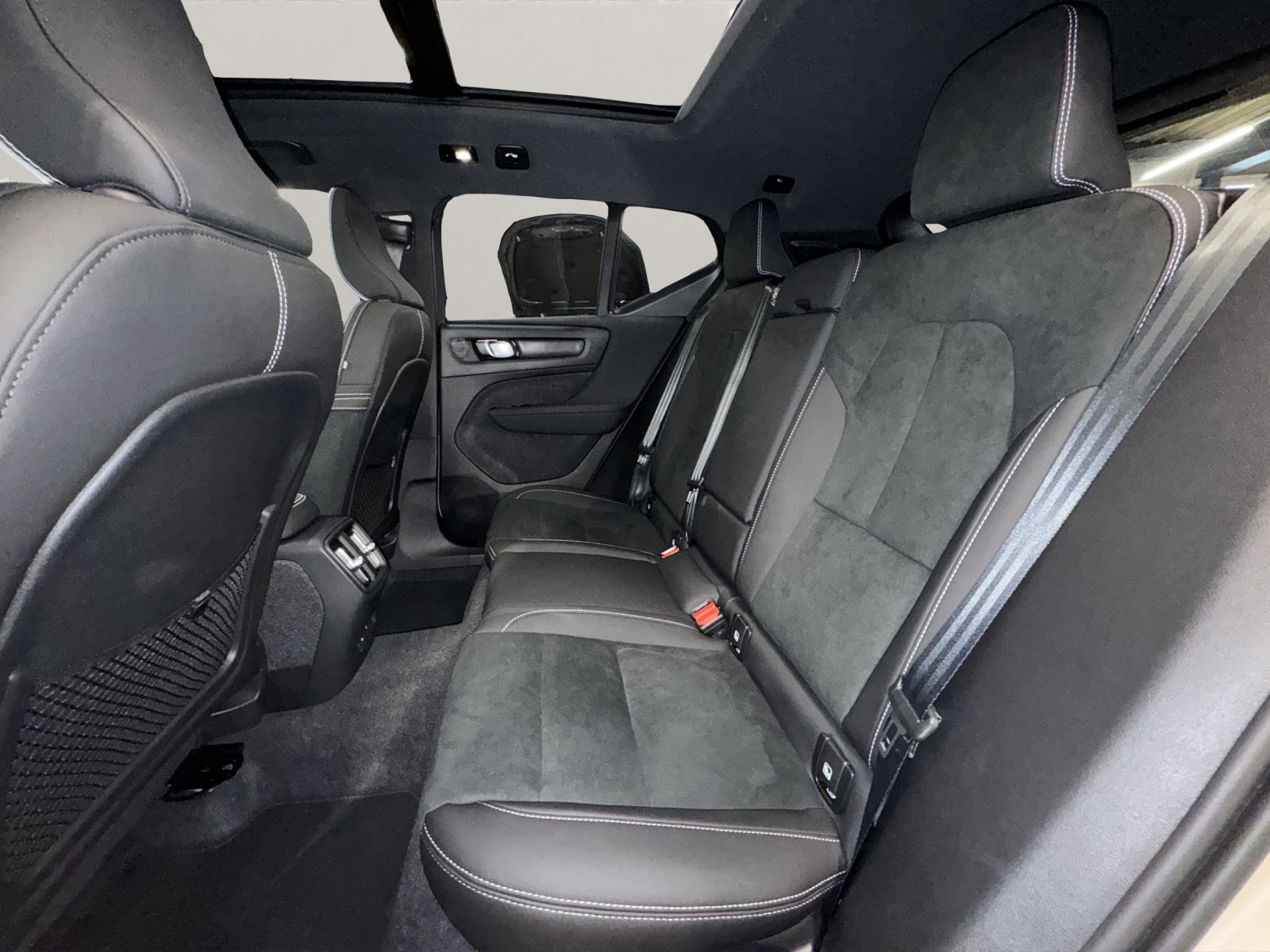 VOLVO EX40 Twin Ultra AWD-image-11