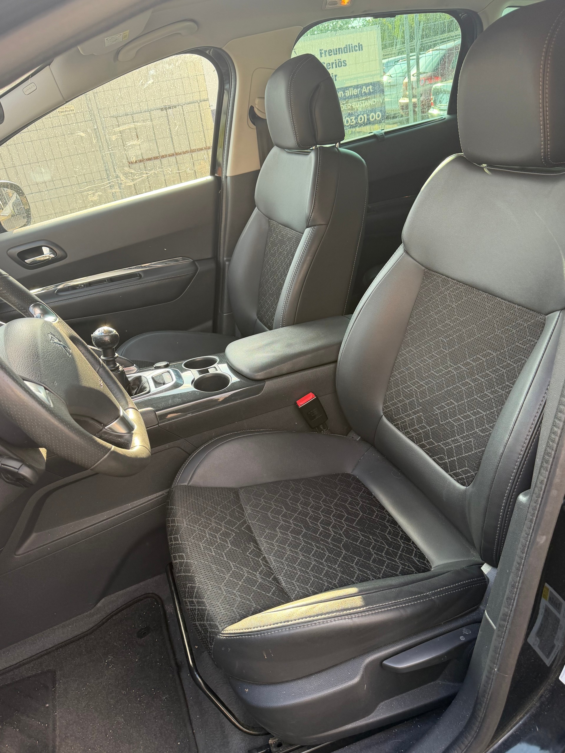 PEUGEOT 3008 1.6 16V T Platinum-image-8