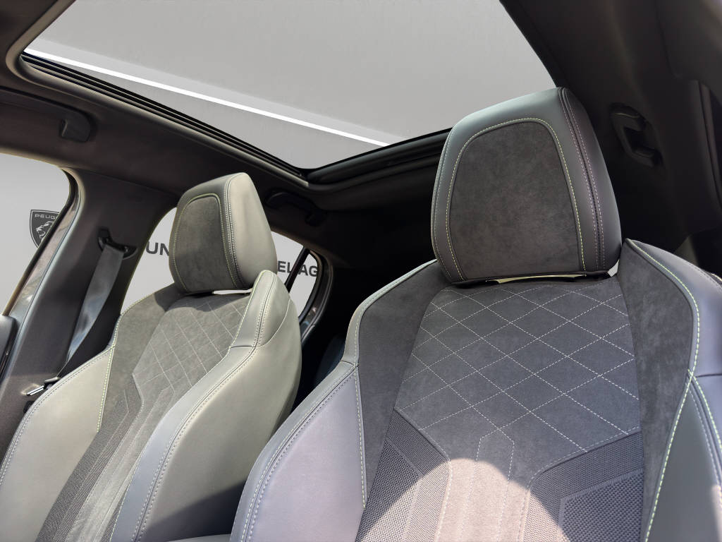 PEUGEOT 208 1.2 PureTech 130 GT-image-8