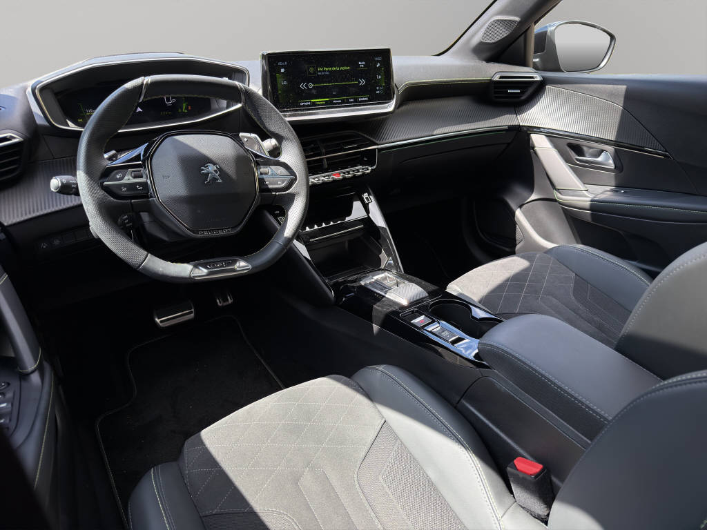 PEUGEOT 208 1.2 PureTech 130 GT-image-5