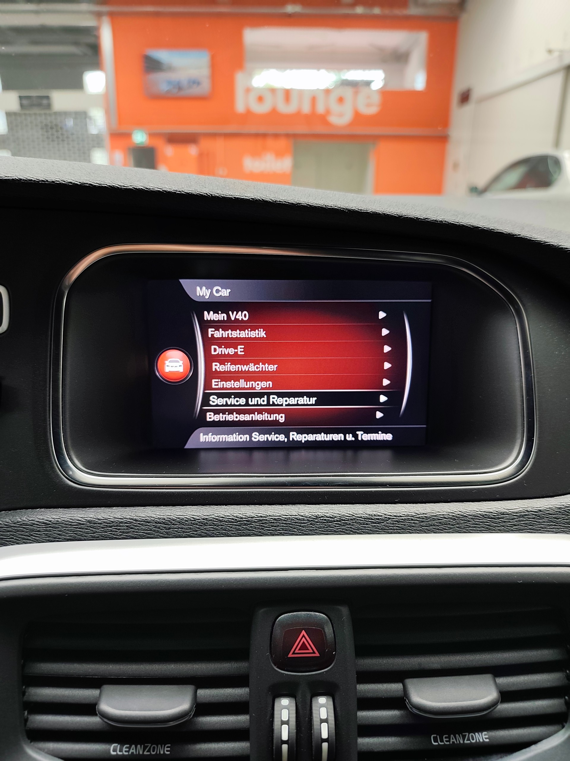 VOLVO V40 T2 Momentum R-Design Geartronic-image-11