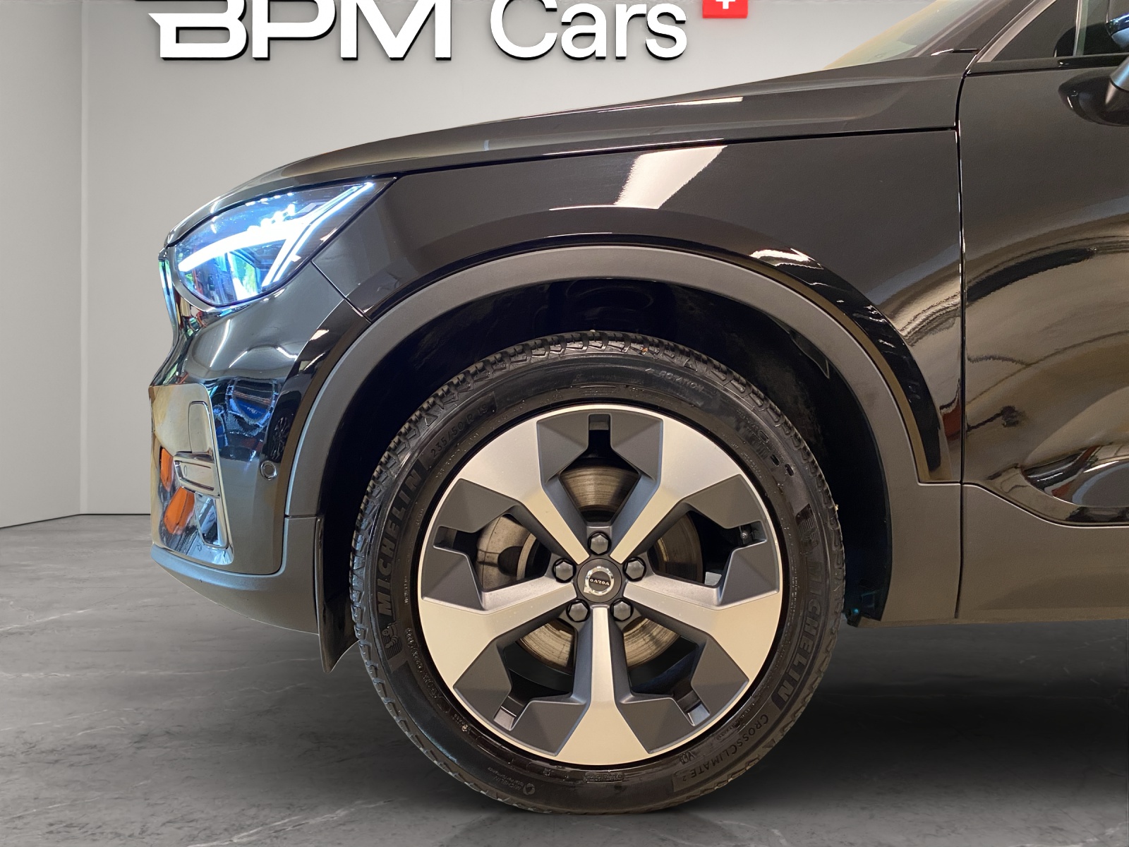 VOLVO XC40 2.0 B4 MH Plus Dark-image-6