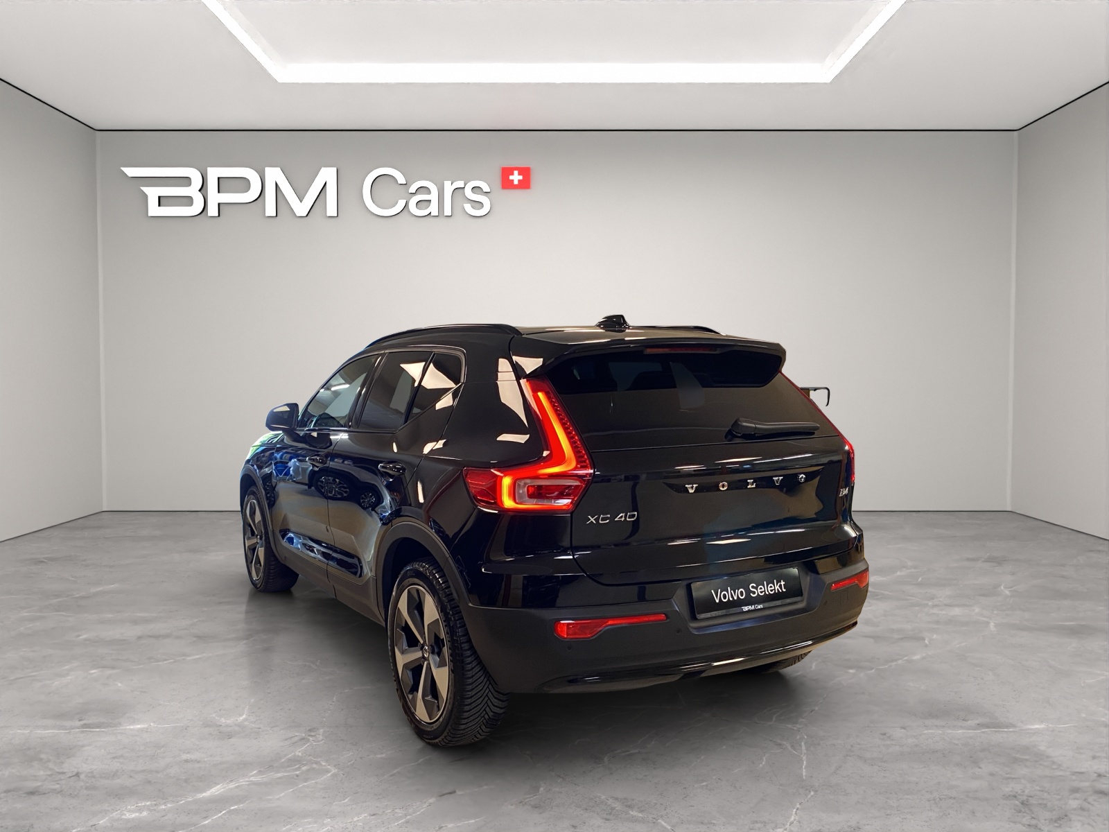 VOLVO XC40 2.0 B4 MH Plus Dark-image-5