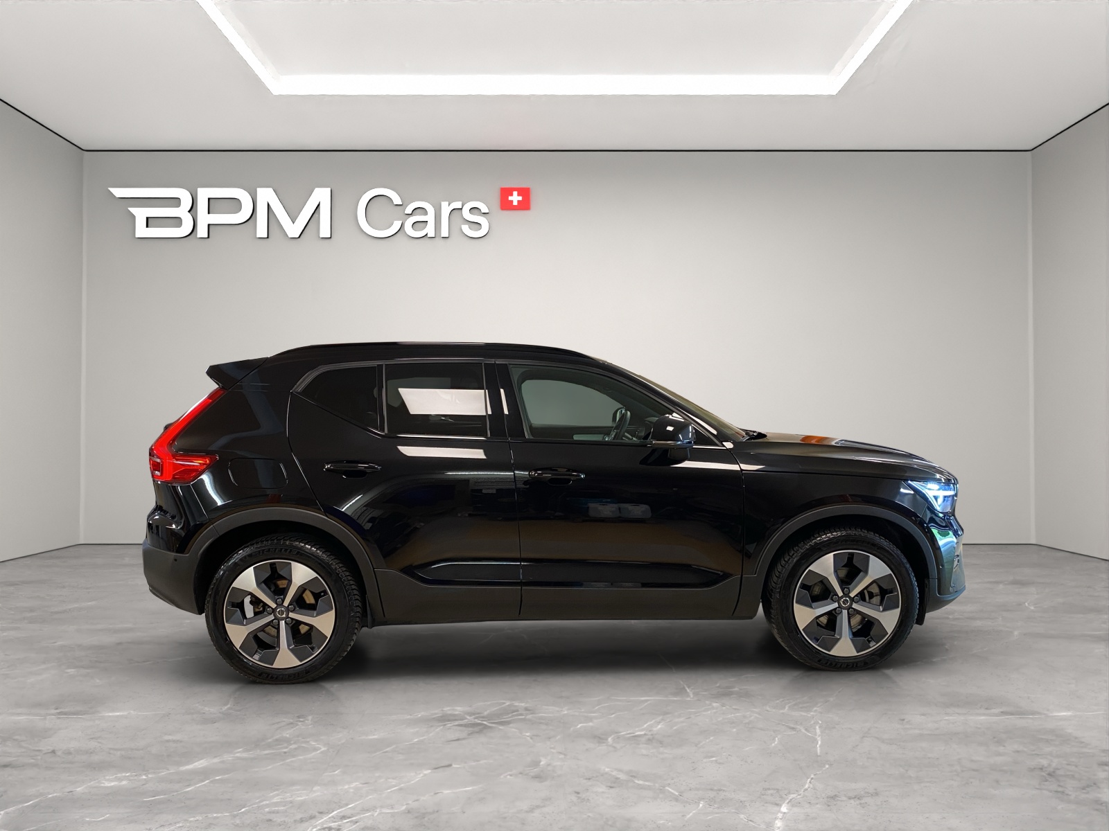 VOLVO XC40 2.0 B4 MH Plus Dark-image-13
