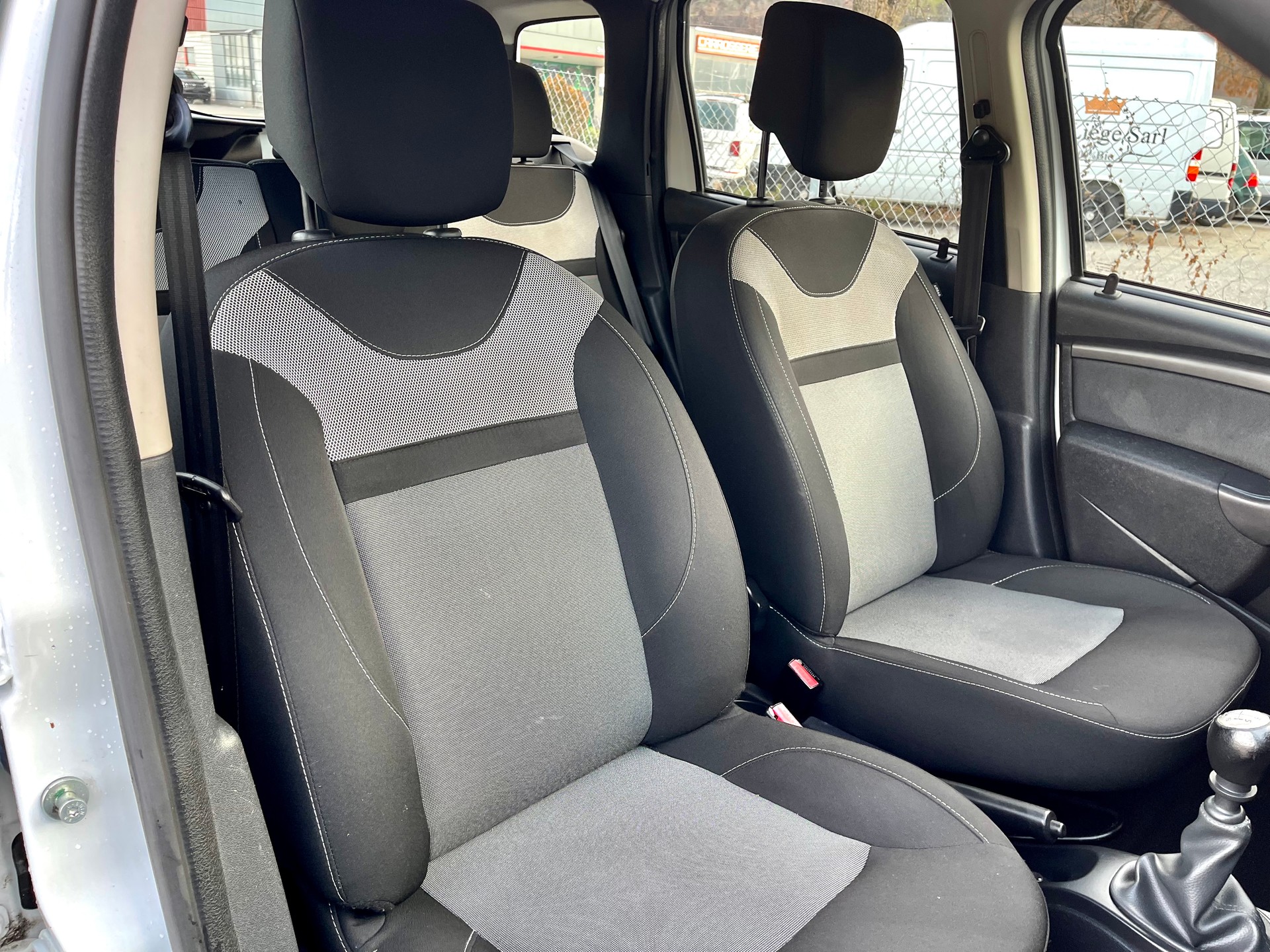 DACIA Duster 1.2 T Privilège 4x4-image-15