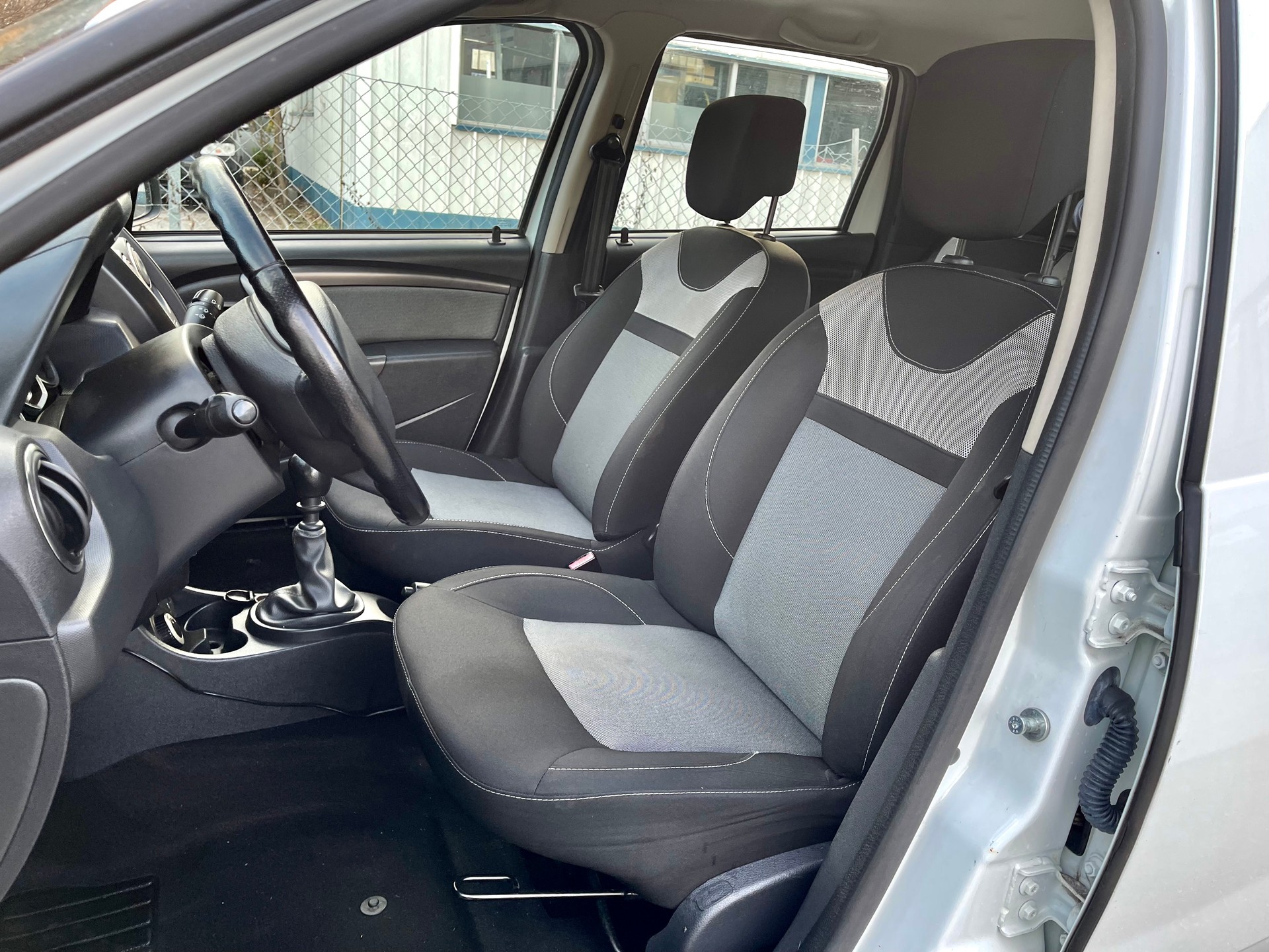 DACIA Duster 1.2 T Privilège 4x4-image-17