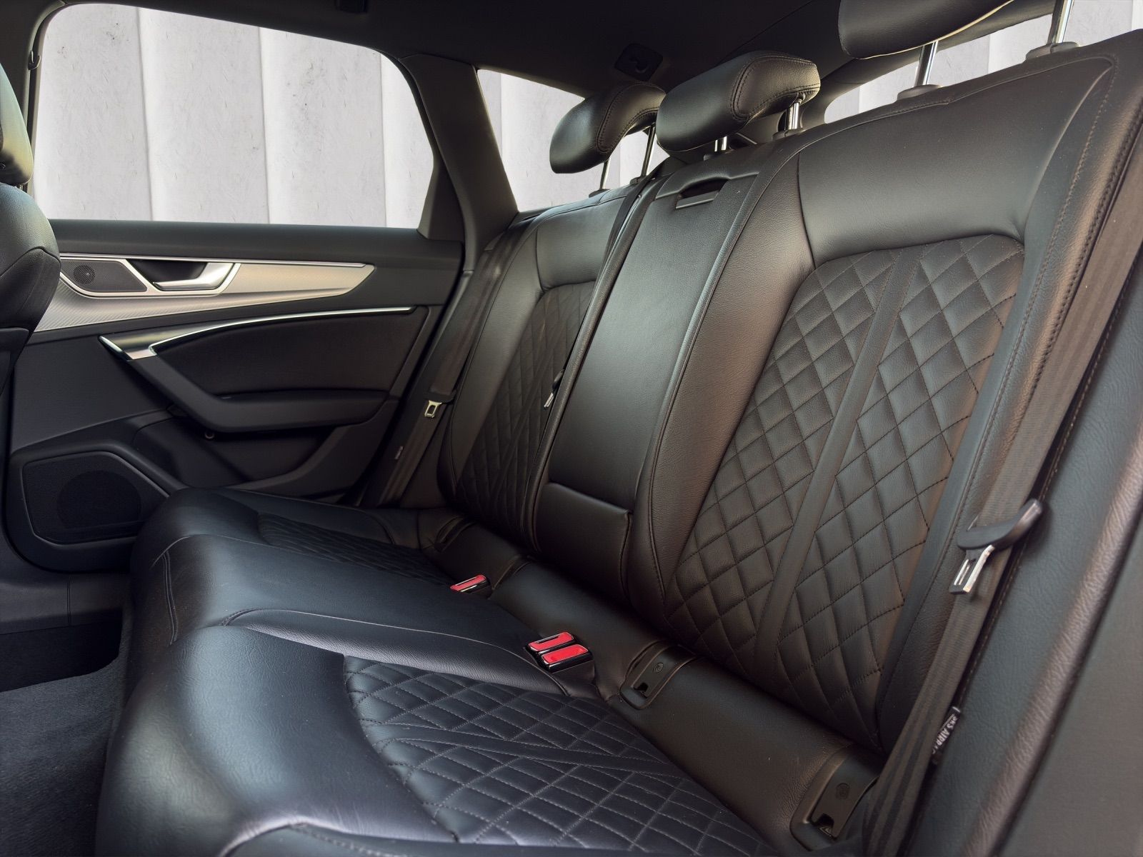AUDI A6 Avant 45 TFSI Sport S-tronic quattro-image-28