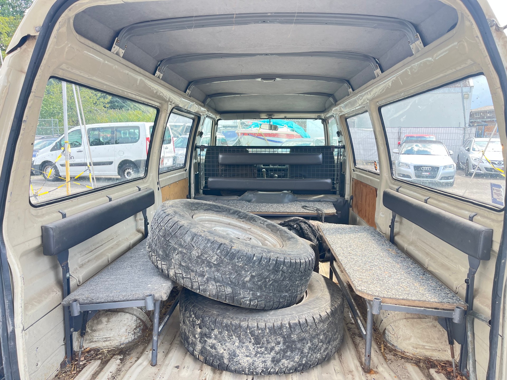 MITSUBISHI L 300-image-7