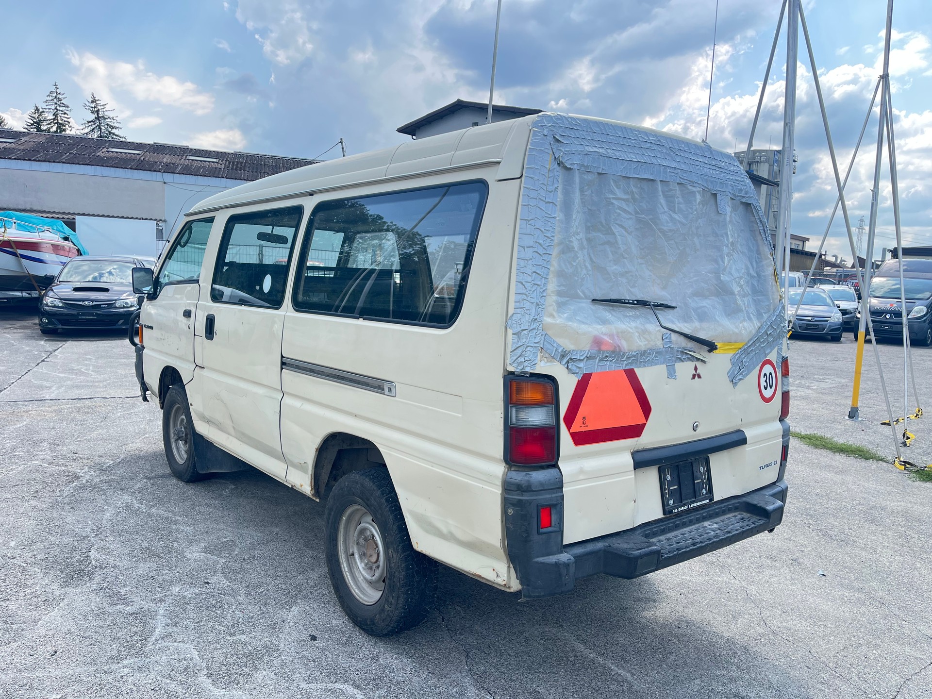 MITSUBISHI L 300-image-5