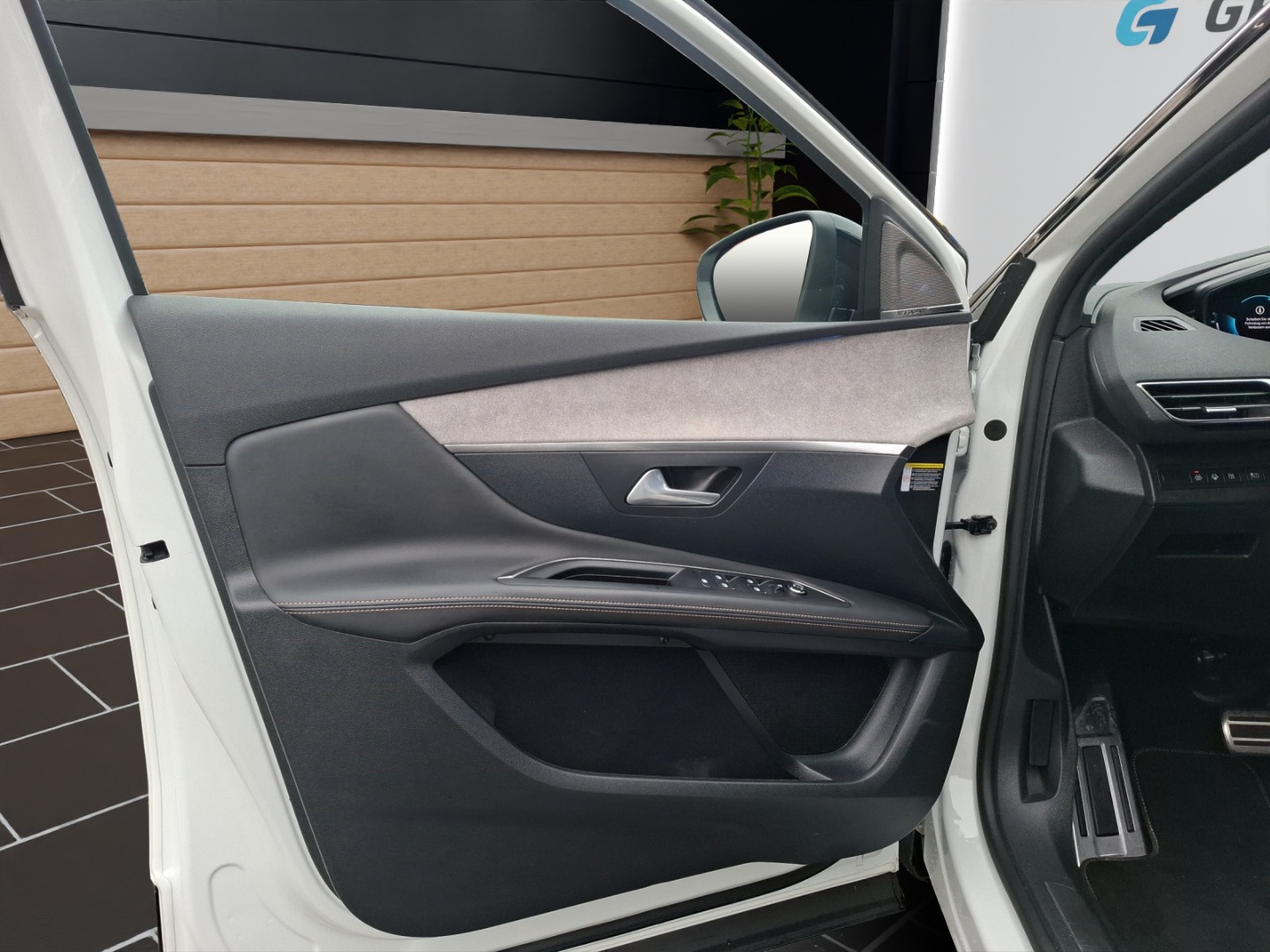 PEUGEOT 3008 1.6 Plug-in Hybrid4 GT Pack-image-12