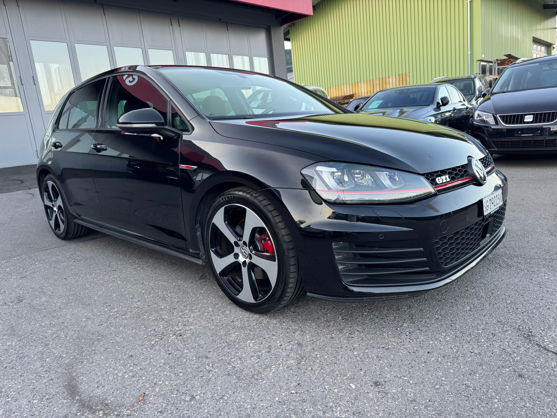 VW Golf 2.0 TSI GTI-image-1