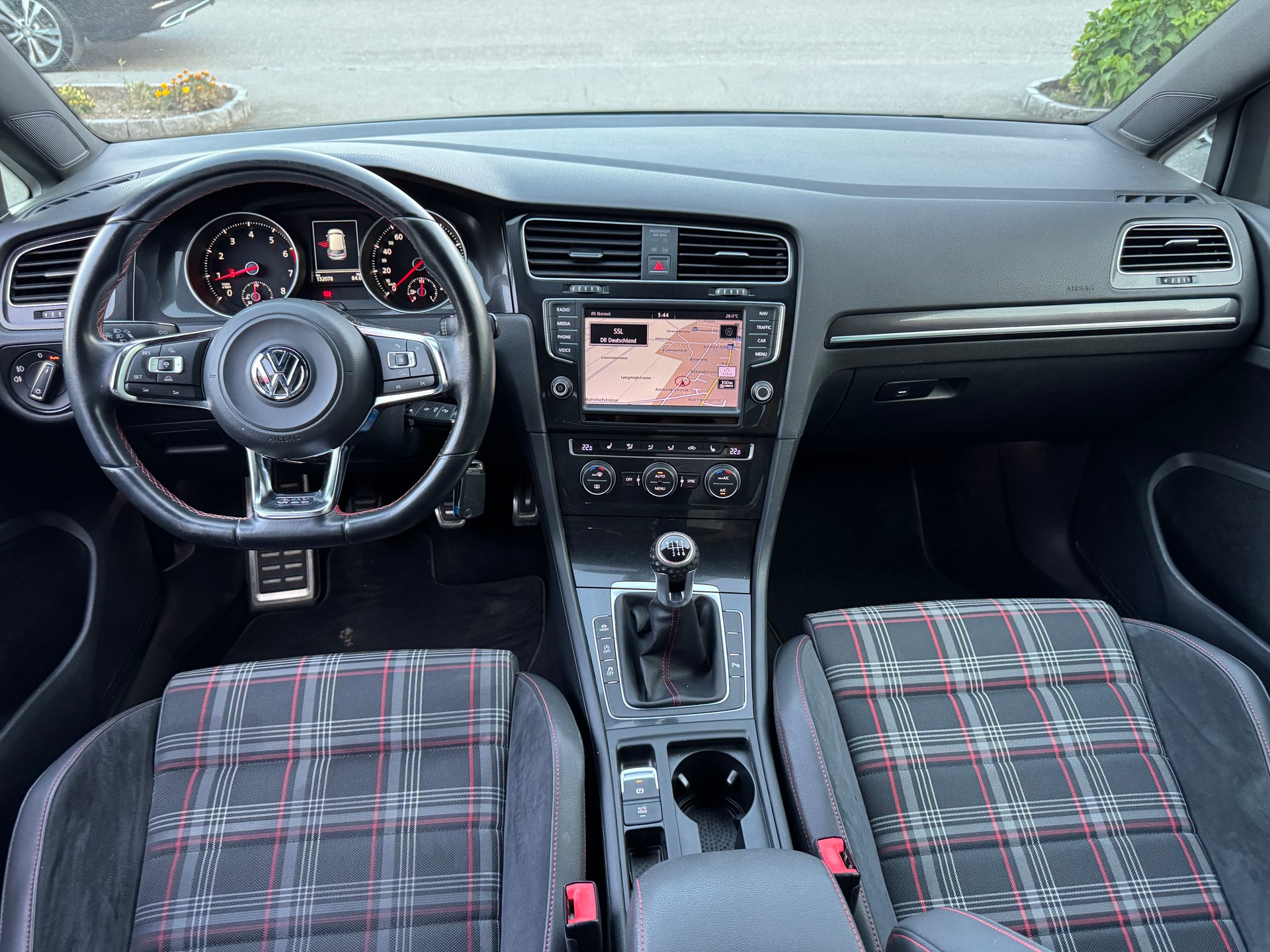 VW Golf 2.0 TSI GTI-image-15