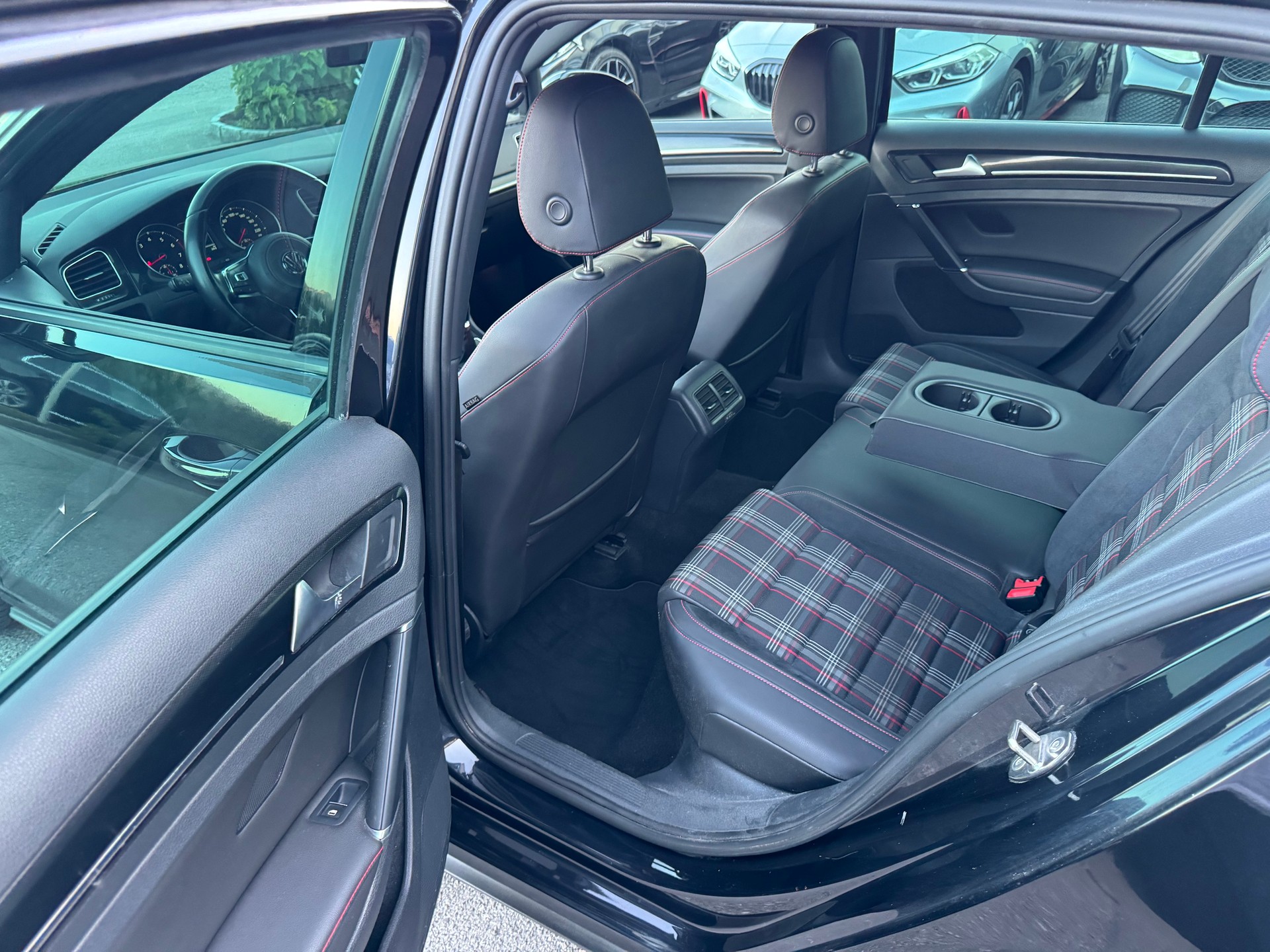 VW Golf 2.0 TSI GTI-image-13