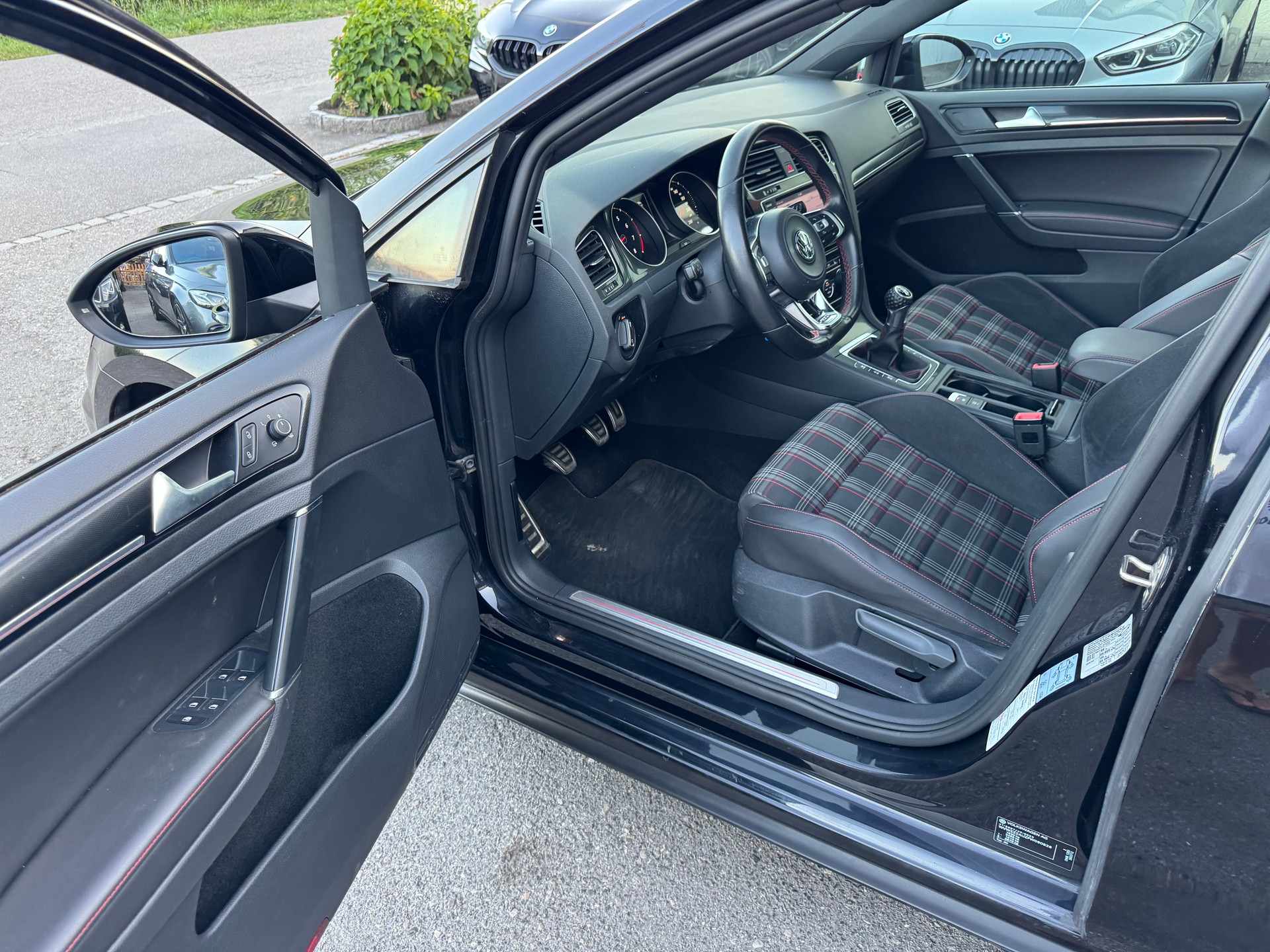 VW Golf 2.0 TSI GTI-image-14