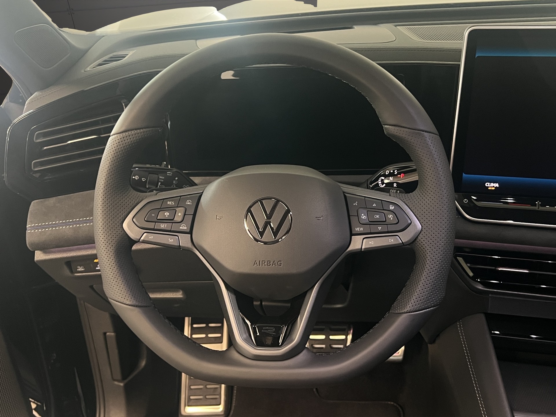 VW Tiguan 2.0 TSI DSG R-Line 4Motion-image-6