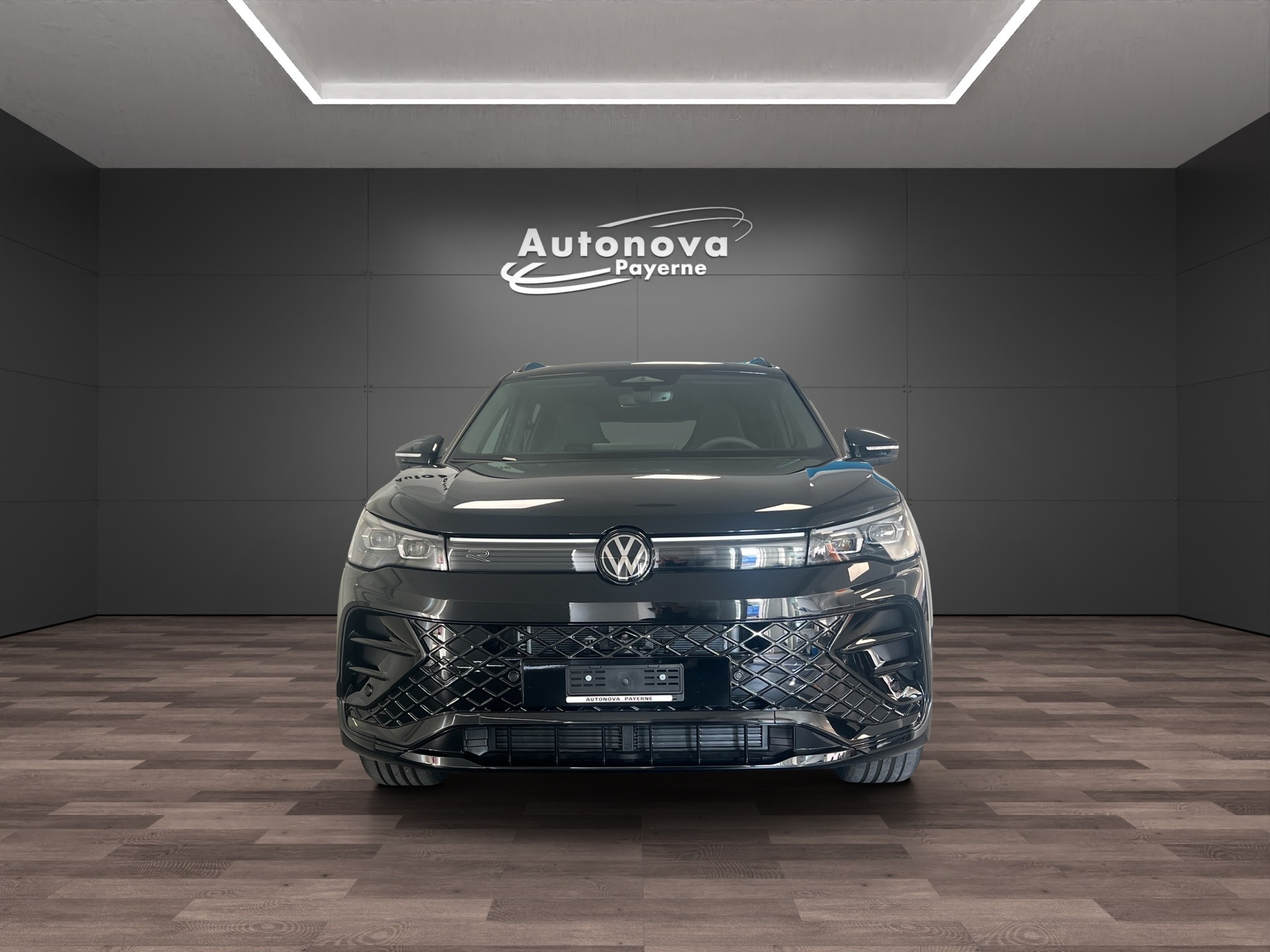 VW Tiguan 2.0 TSI DSG R-Line 4Motion-image-1