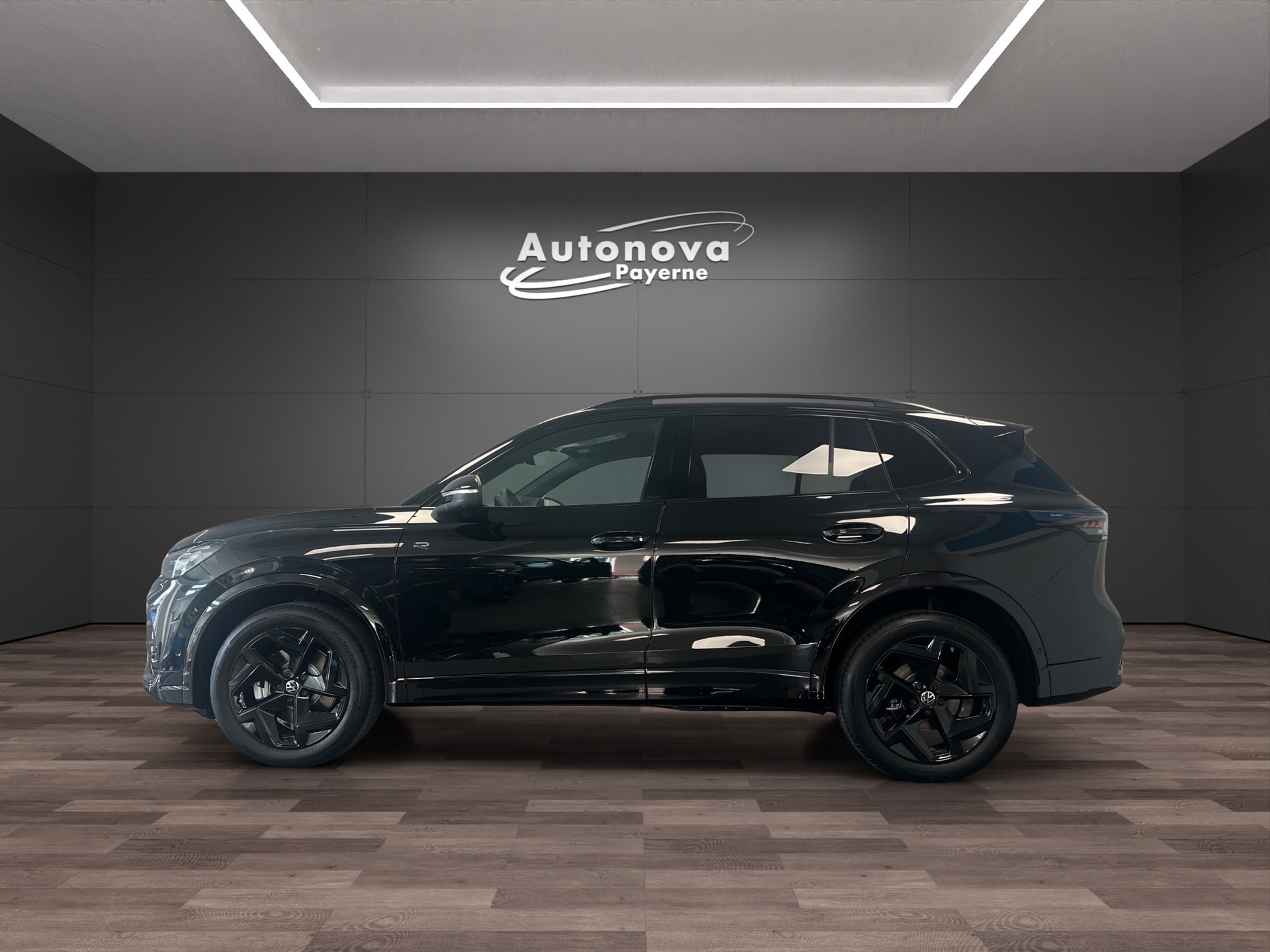 VW Tiguan 2.0 TSI DSG R-Line 4Motion-image-2