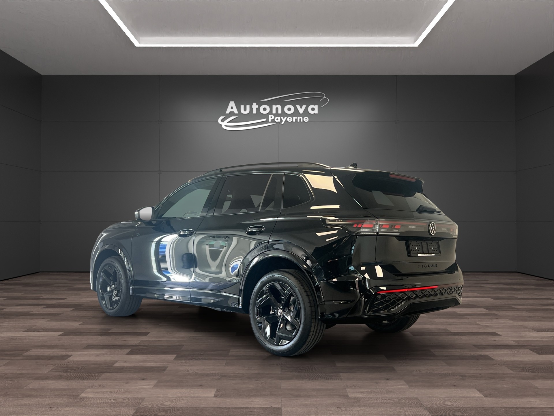 VW Tiguan 2.0 TSI DSG R-Line 4Motion-image-3