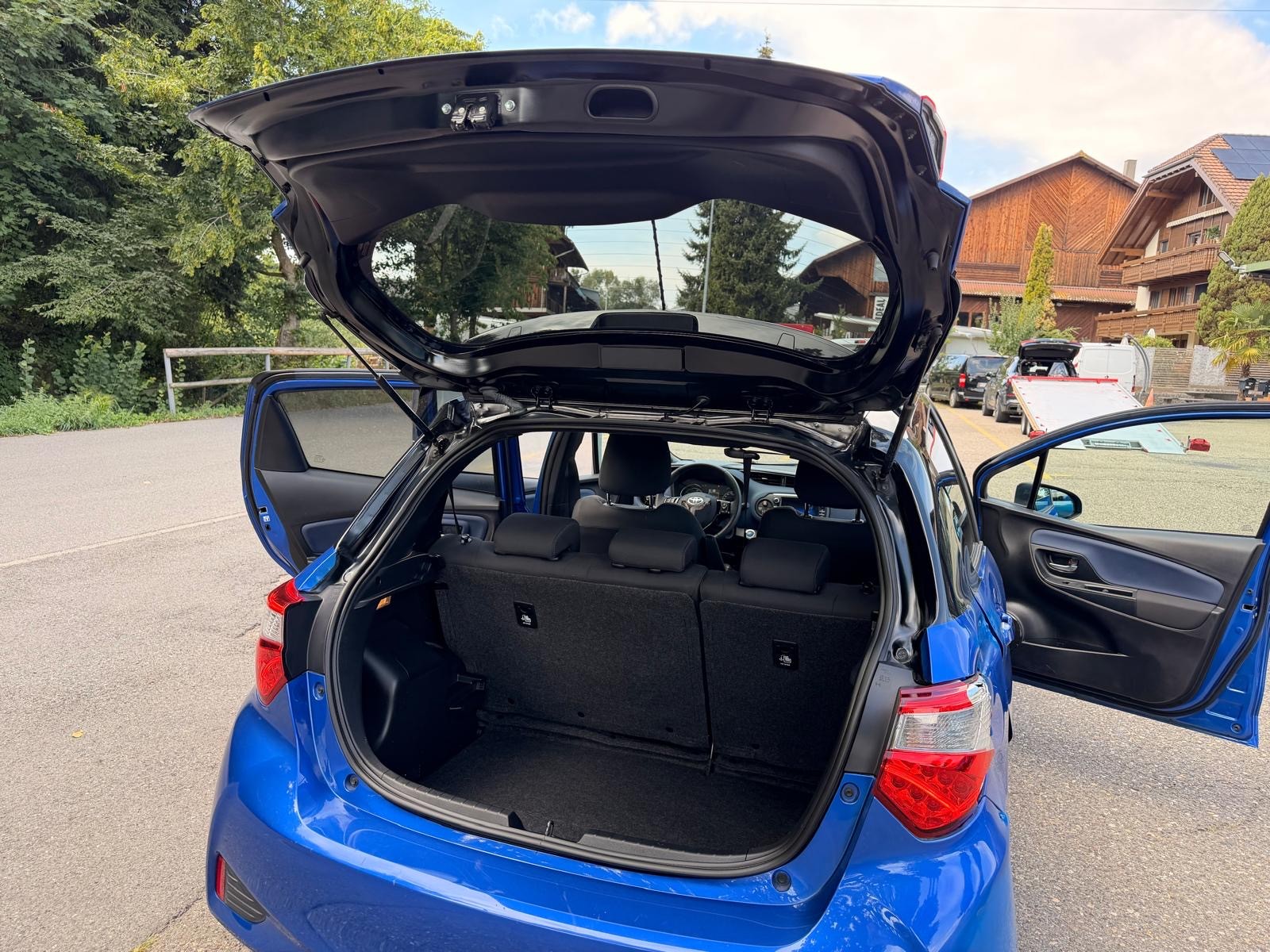 TOYOTA Yaris 1.5 VVT-i Hybrid Comfort e-CVT-image-12