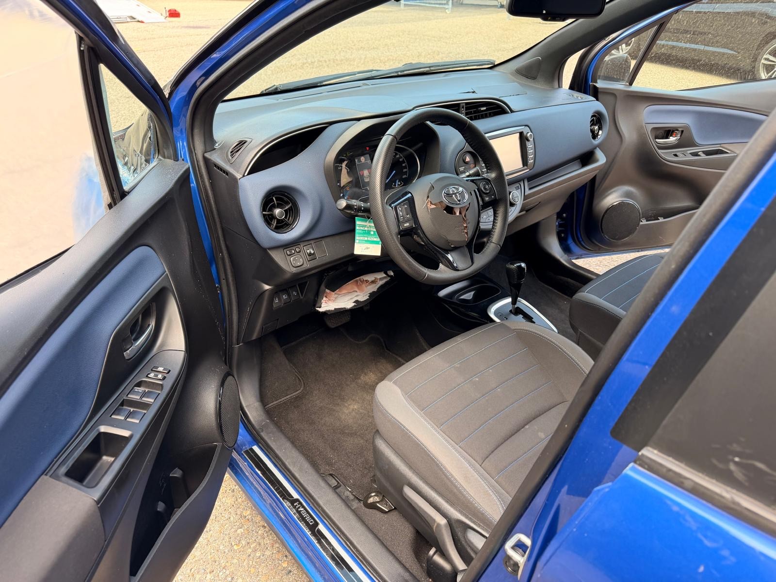 TOYOTA Yaris 1.5 VVT-i Hybrid Comfort e-CVT-image-10