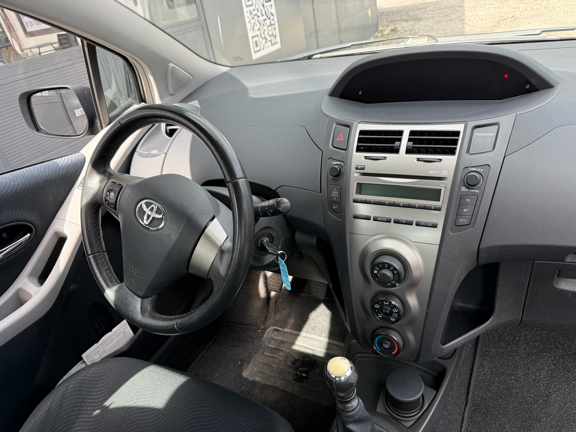 TOYOTA Yaris 1.33 Linea Luna-image-9