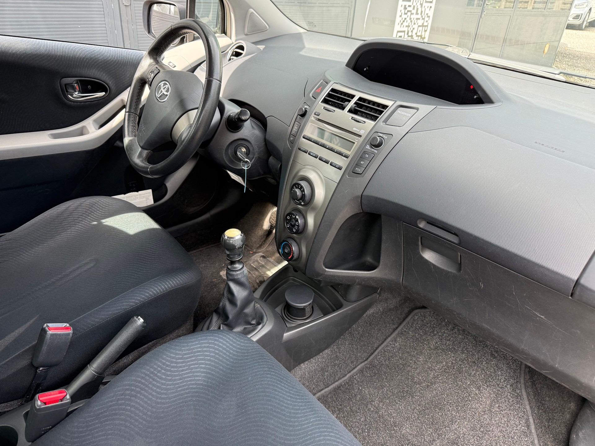 TOYOTA Yaris 1.33 Linea Luna-image-5