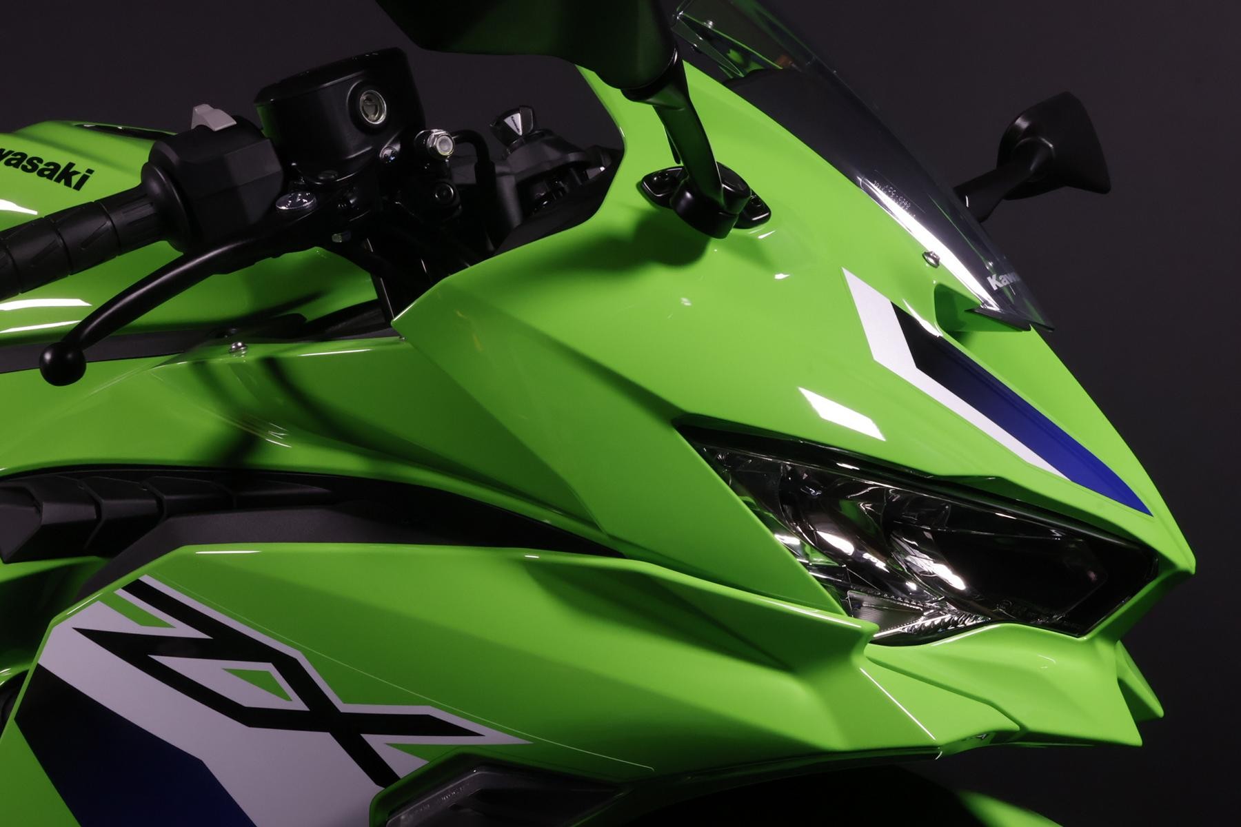 KAWASAKI Ninja ZX-4RR-showroom-element-3